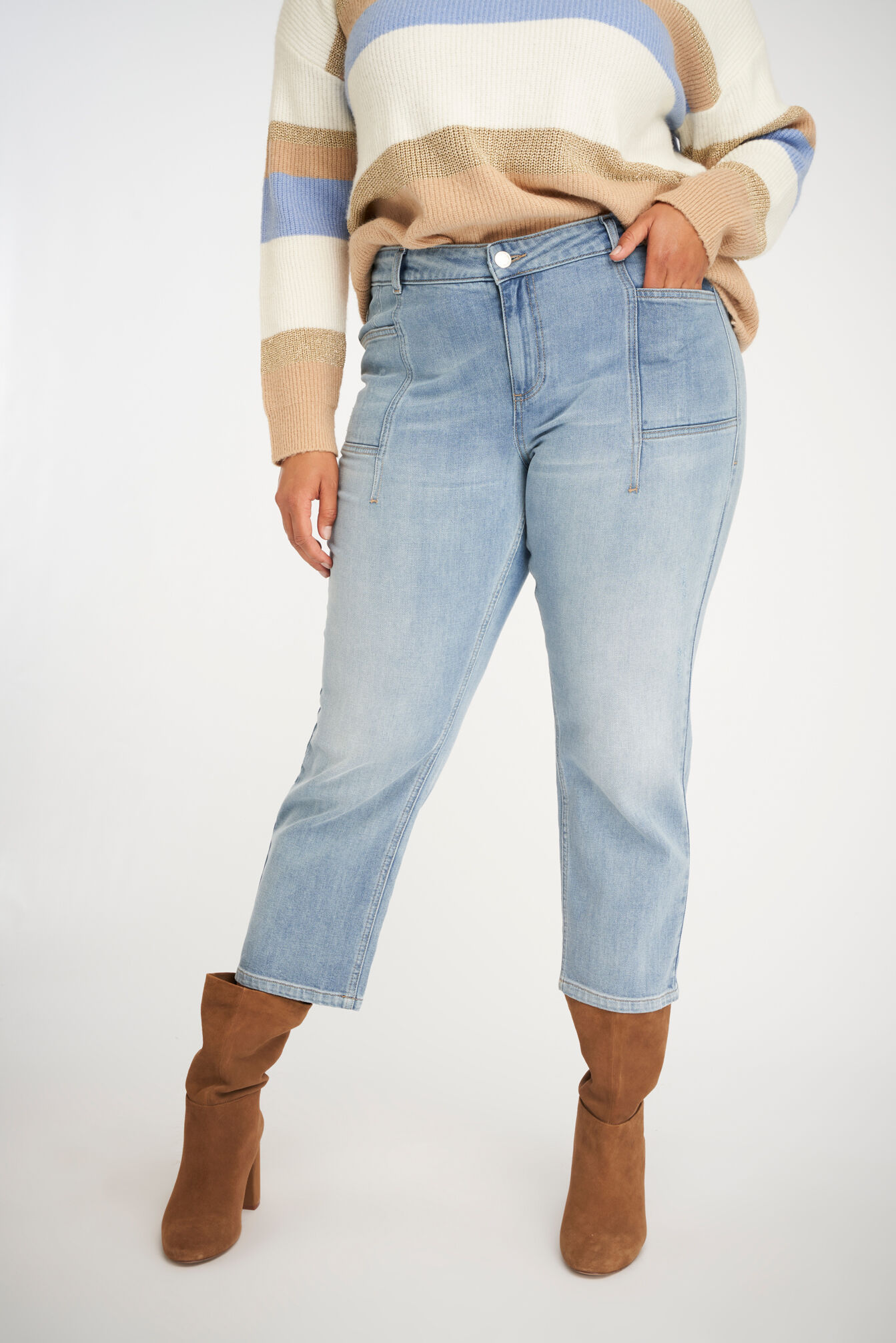 Vaqueros con bolsillos laterales image number 4