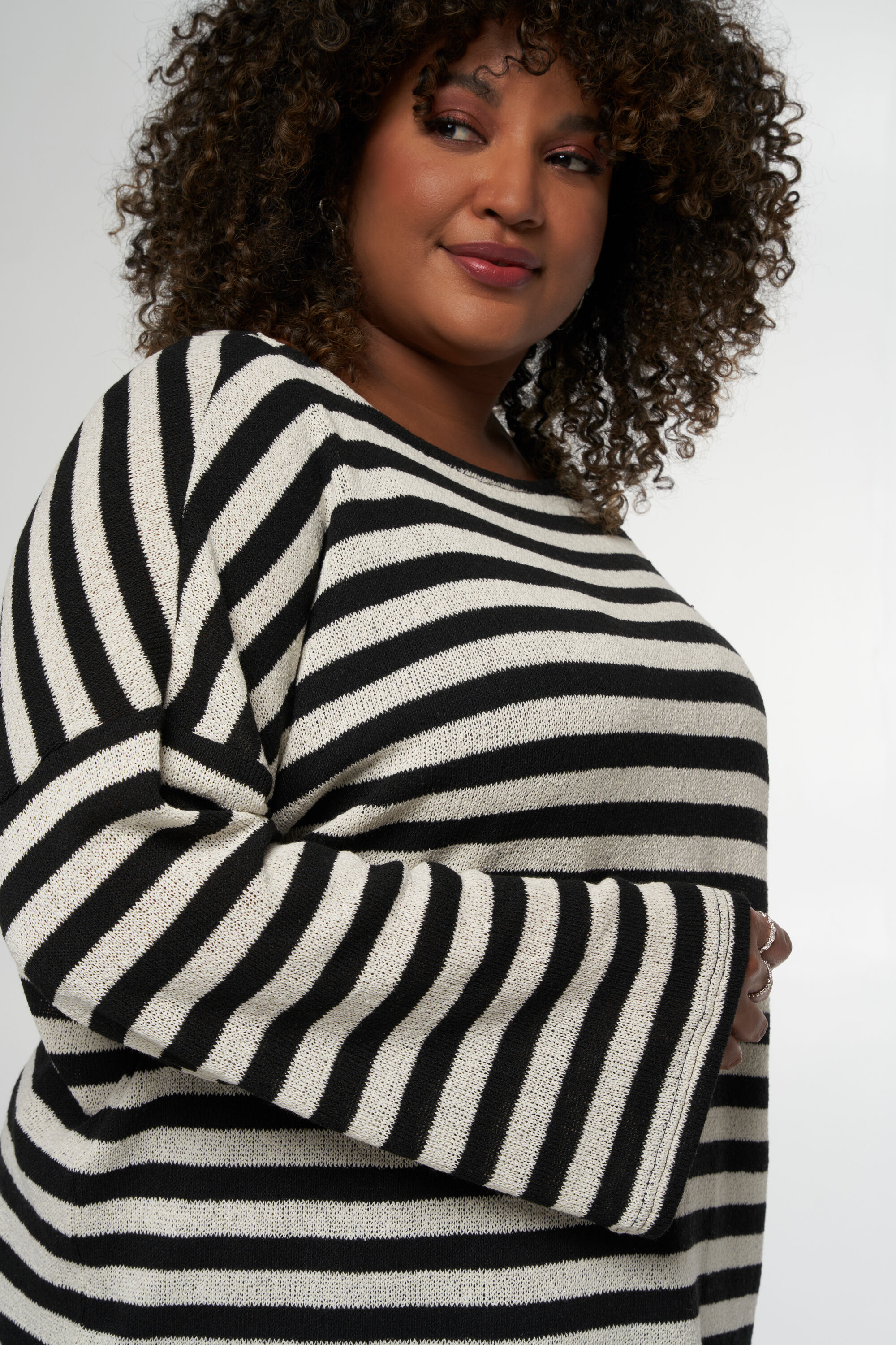 Top con manga larga acampanada image number 4