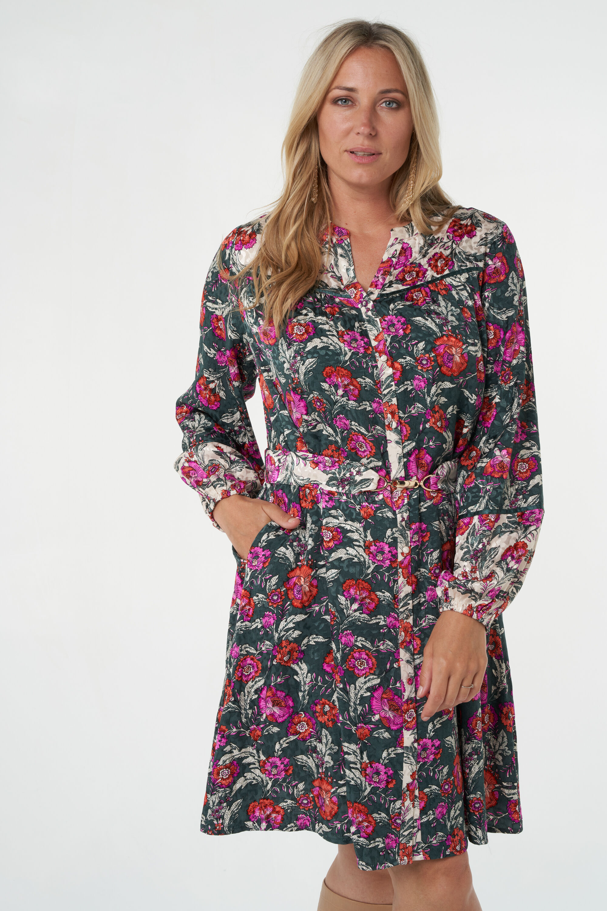 Vestido con cinto a juego image number 6