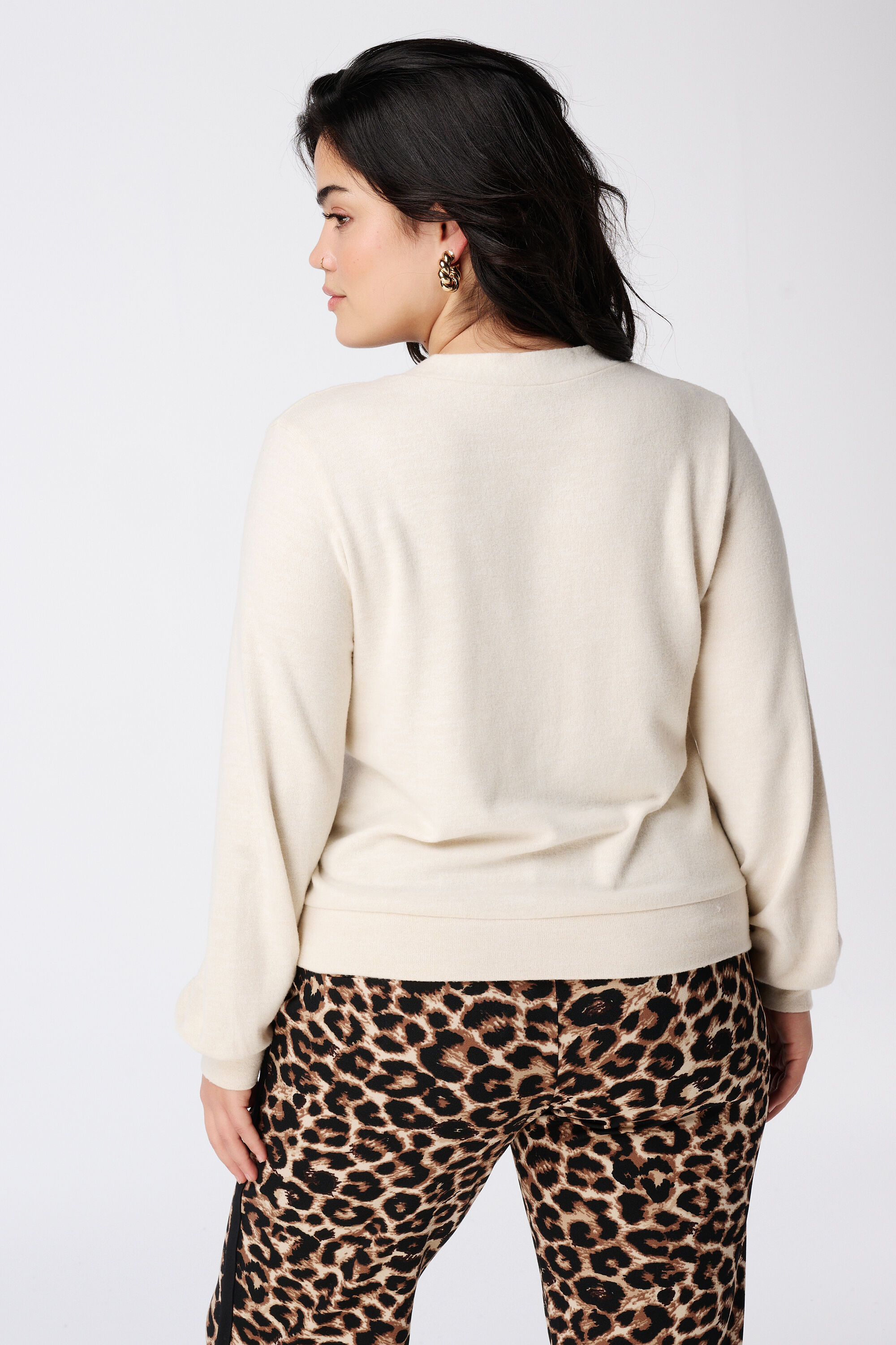 C&aacute;rdigan con botones image number 3