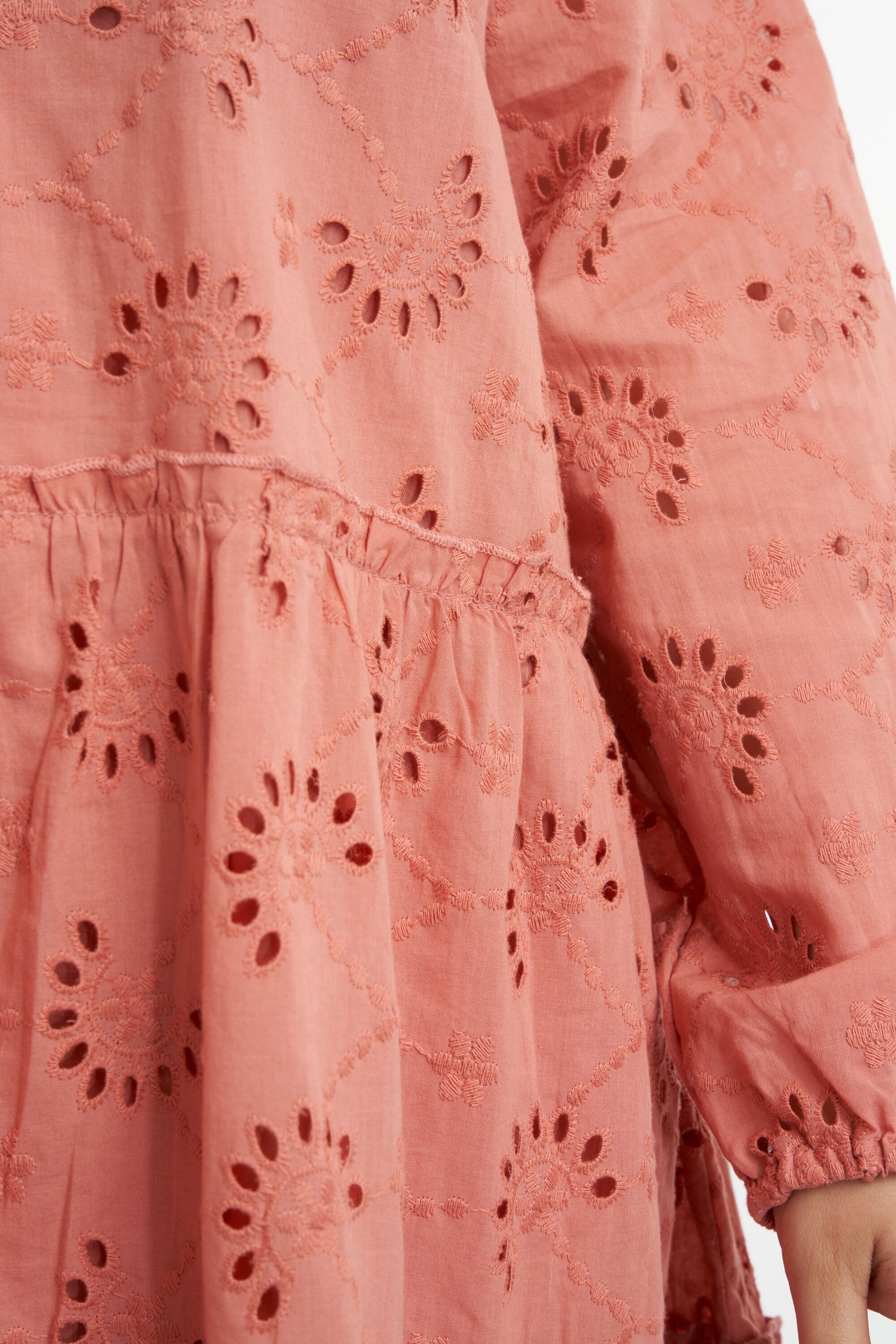 Vestido con volantes y corte en A image number 5