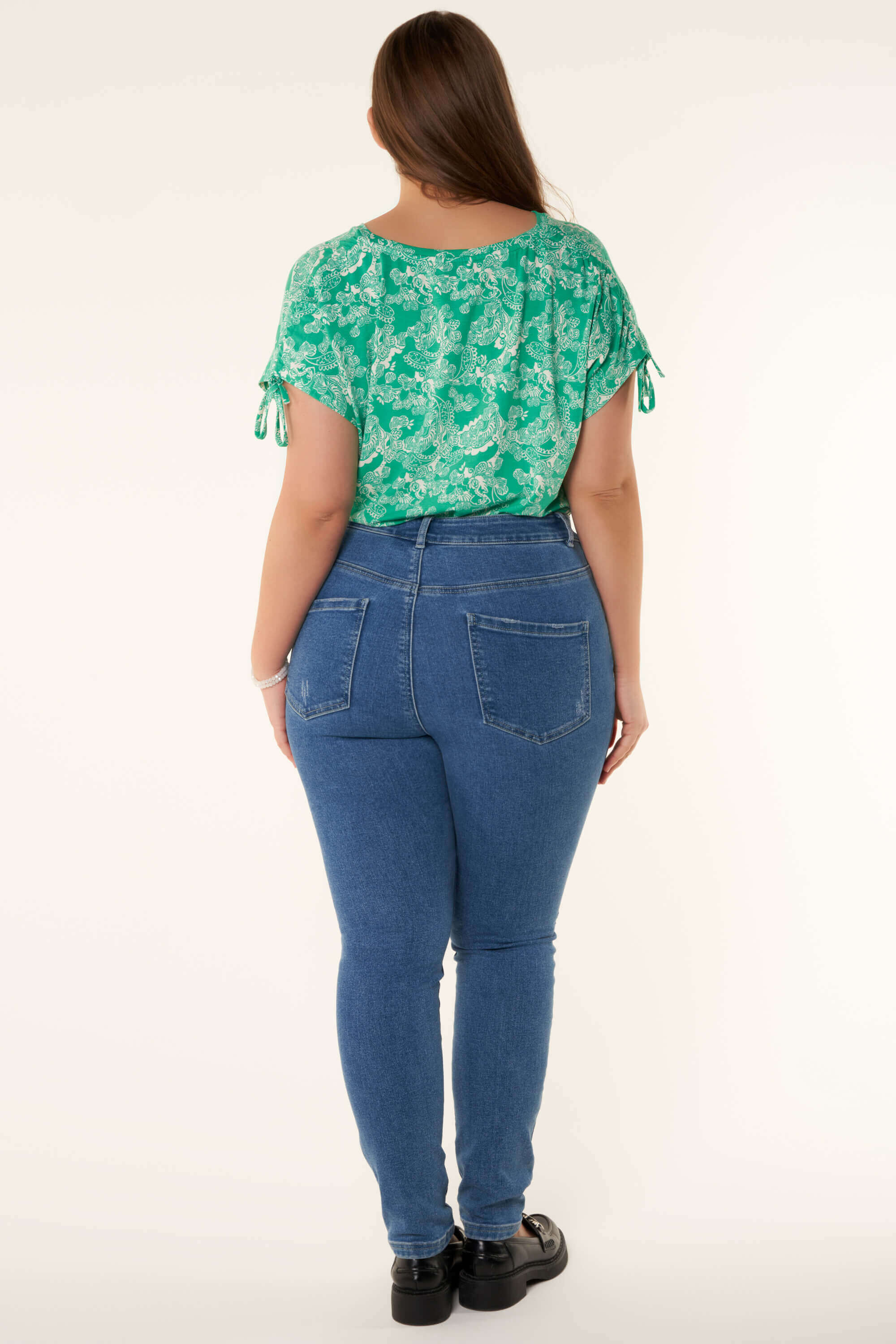 Vaqueros con detalles desgastados image number 1