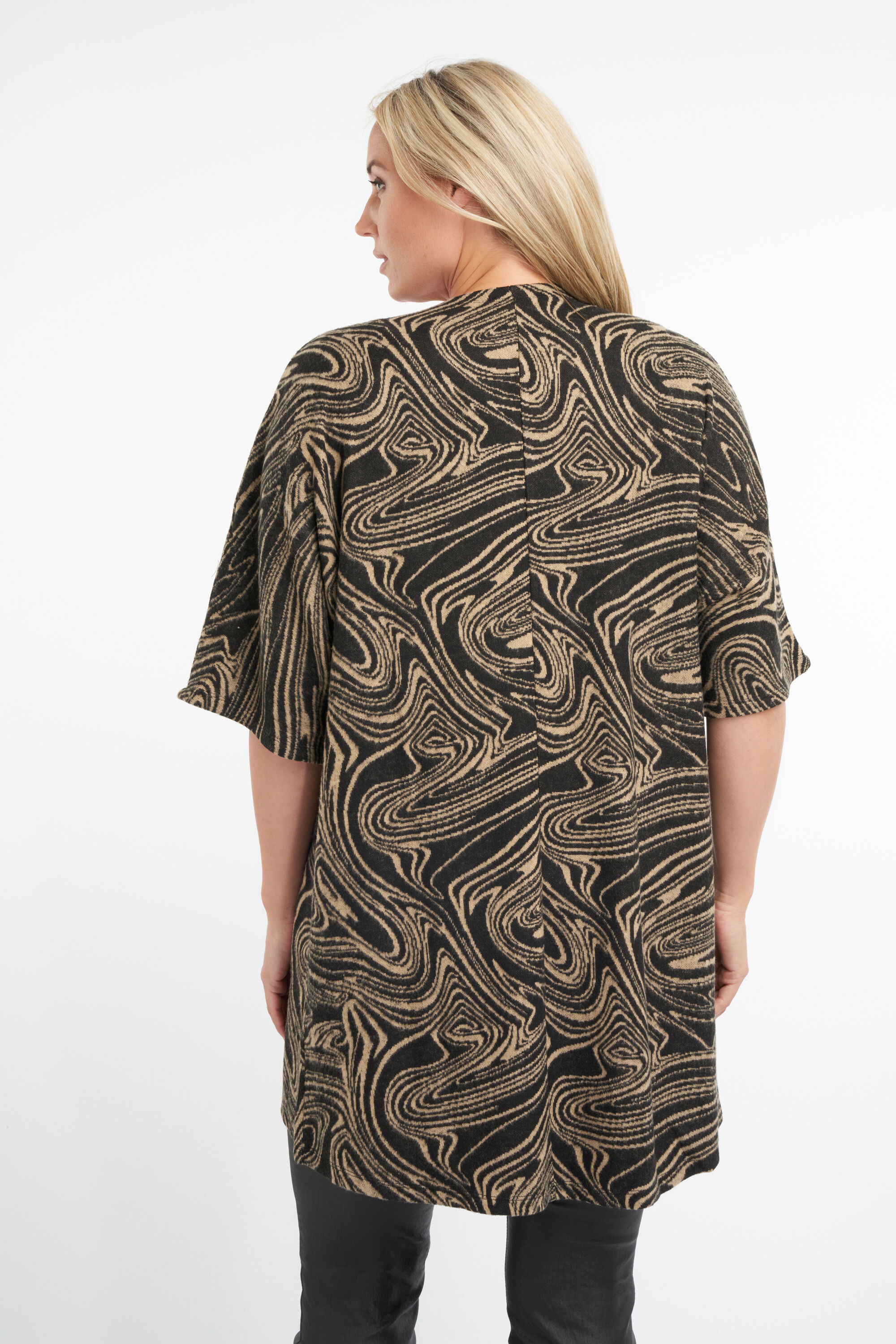 C&aacute;rdigan abierto con estampado image number 4