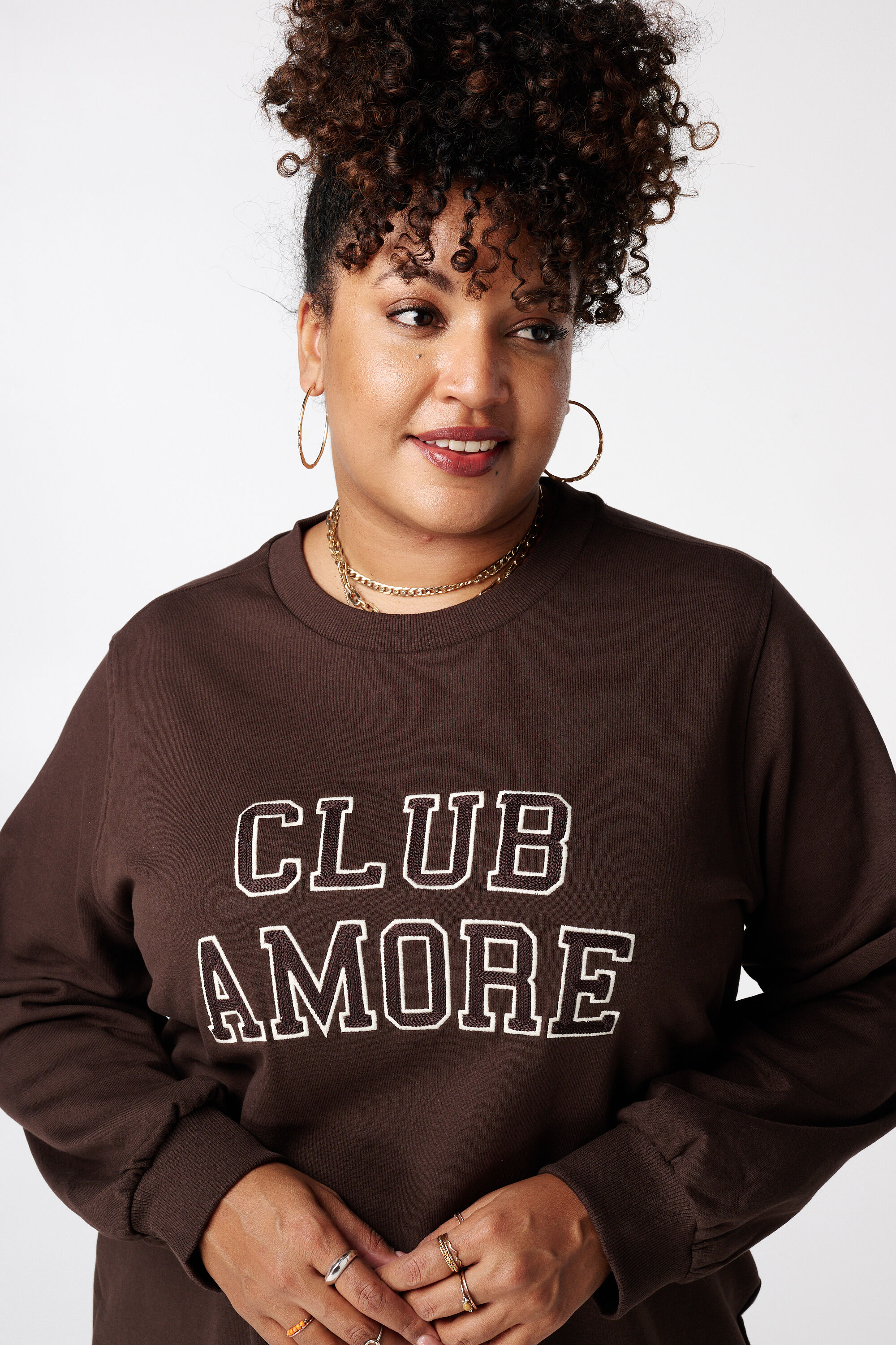 Vestido su&eacute;ter con texto como detalle image number 4