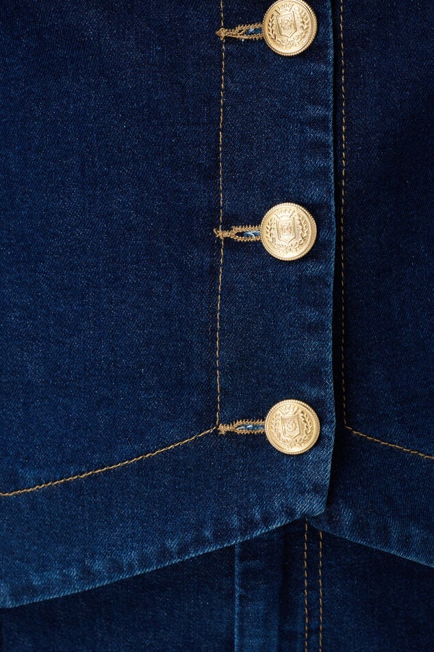 Chaleco denim con botones dorados image number 6