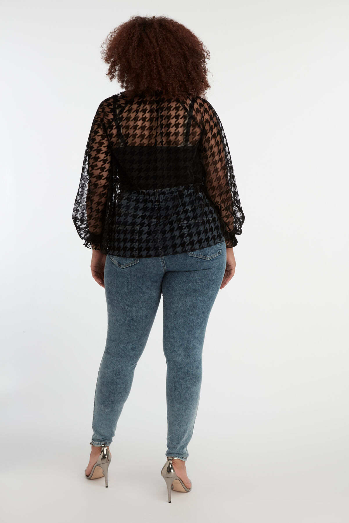 Blusa transparente con estampado pata de gallo image number 3