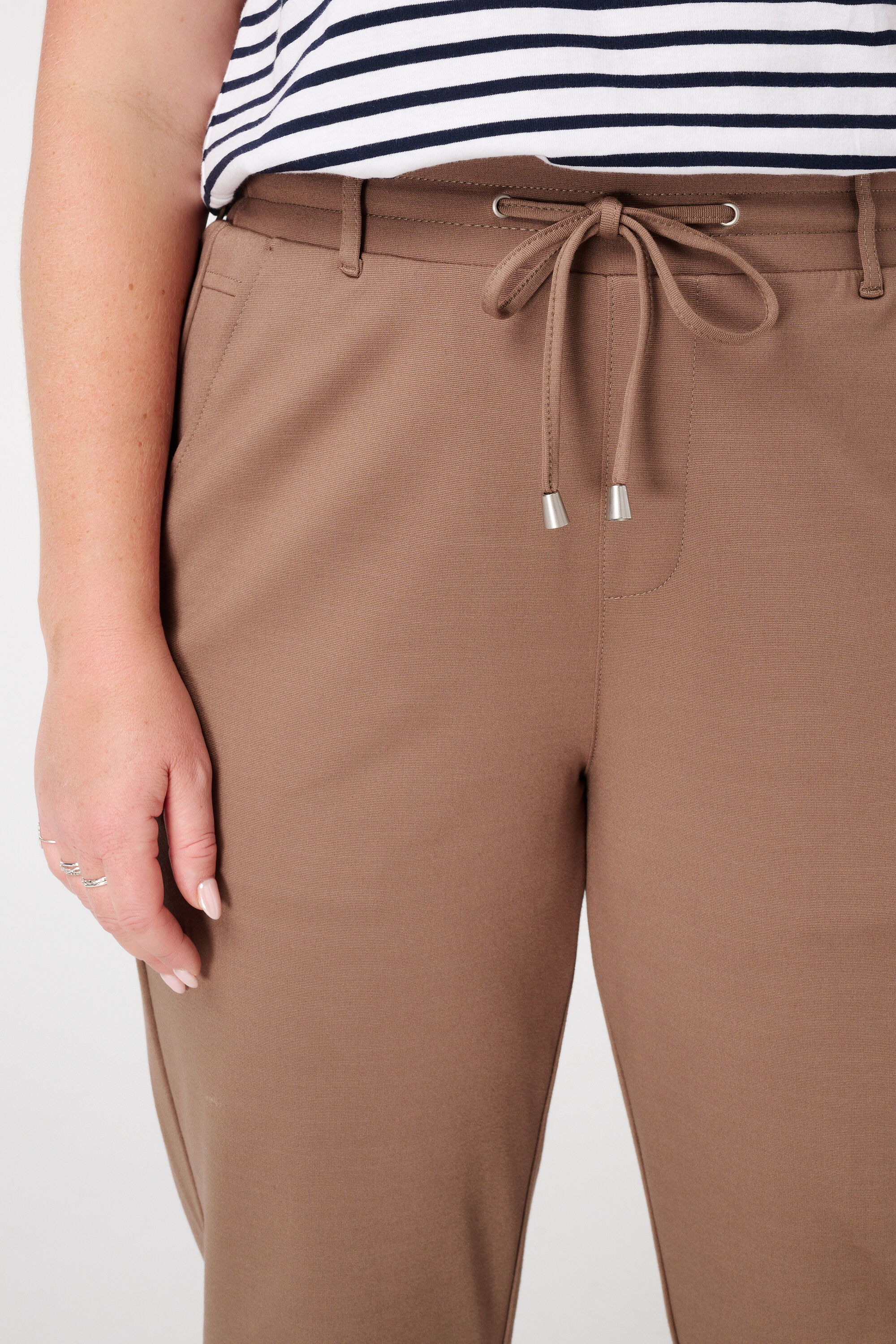 Pantalones slim fit image number 4