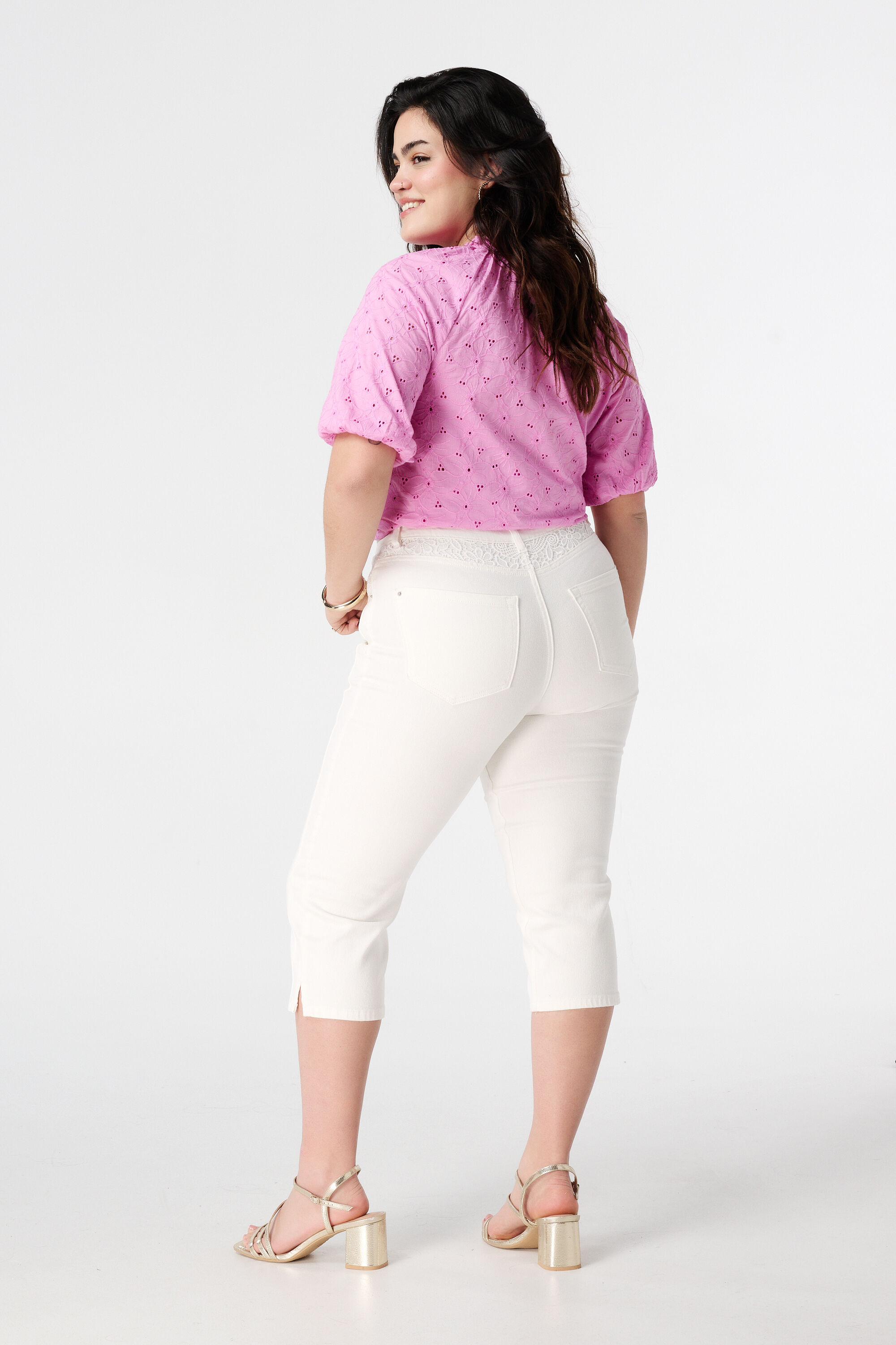 Capri denim con detalles de encaje image number 3