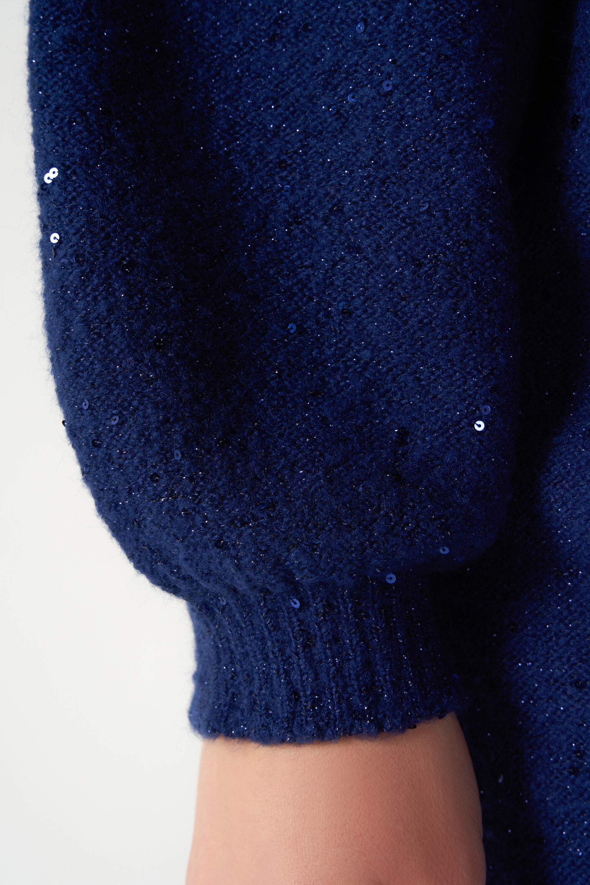 Vestido de punto con detalles brillantes image number 4