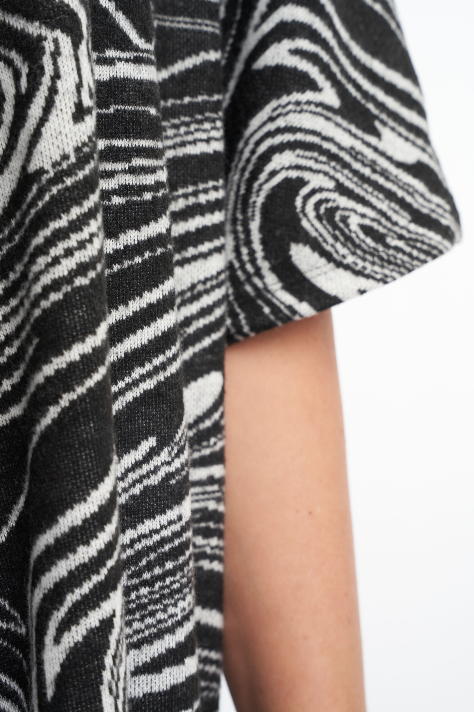 C&aacute;rdigan abierto con estampado image number 6