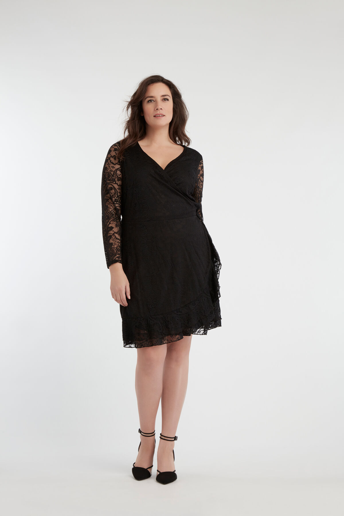 Vestido cruzado de encaje image number 3