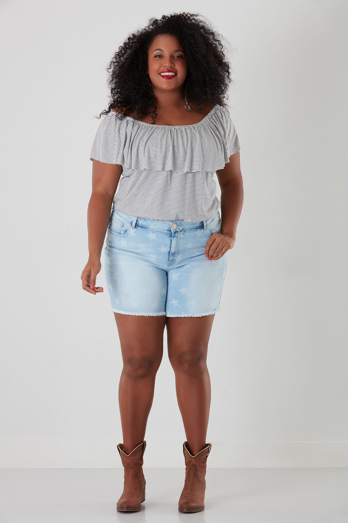 Top con hombros descubiertos y  volantes image number 3