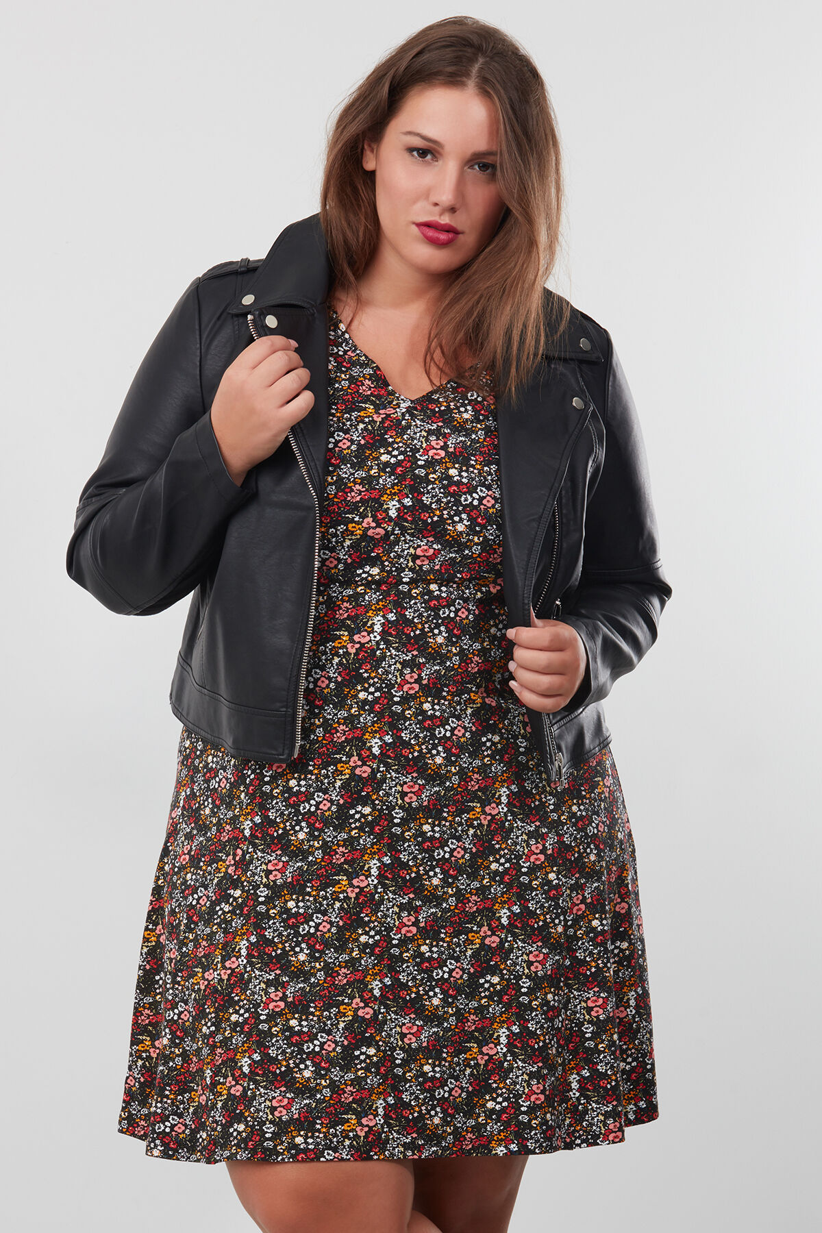 Chaqueta corta con bordado image number 3