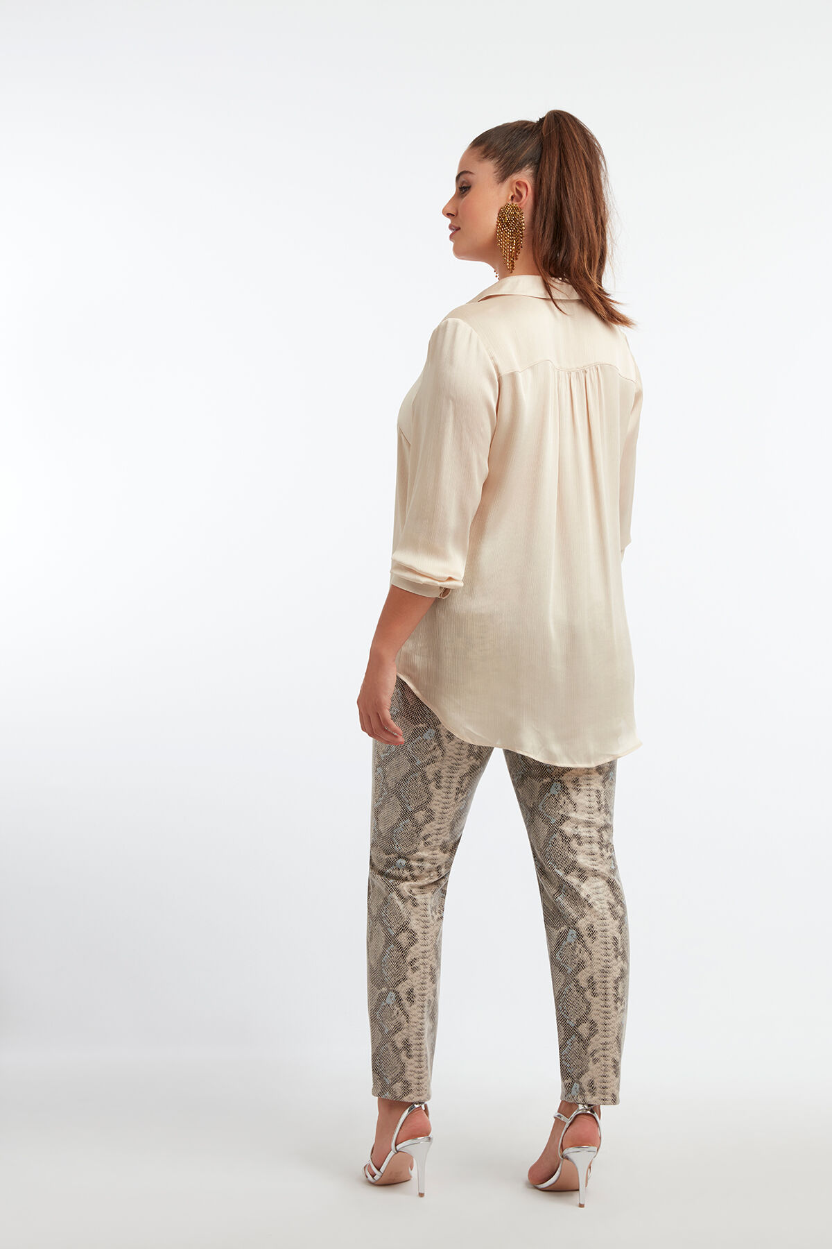 Blusa de sat&eacute;n image number 4