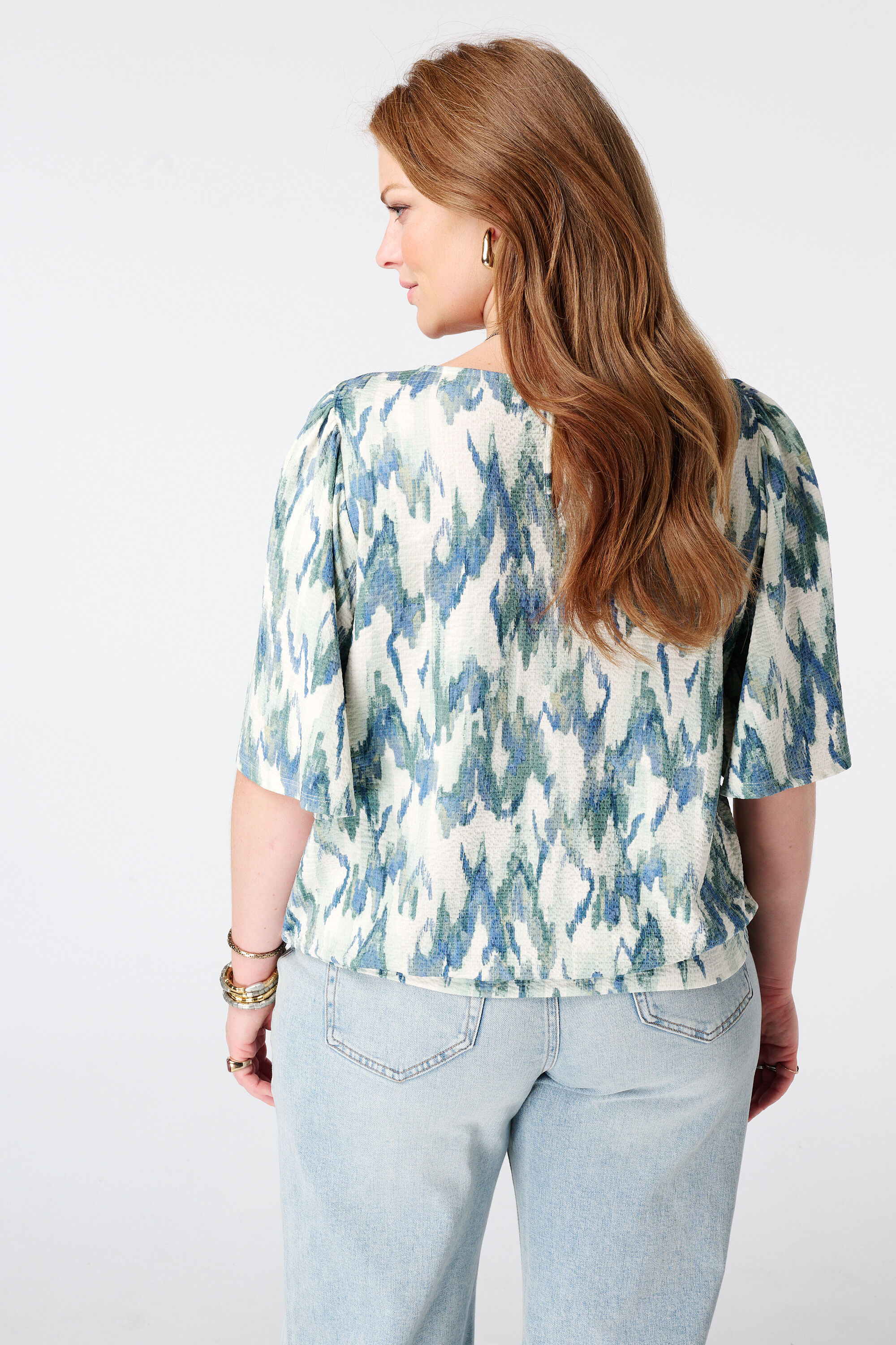 Top con estampado y cuello redondo image number 3