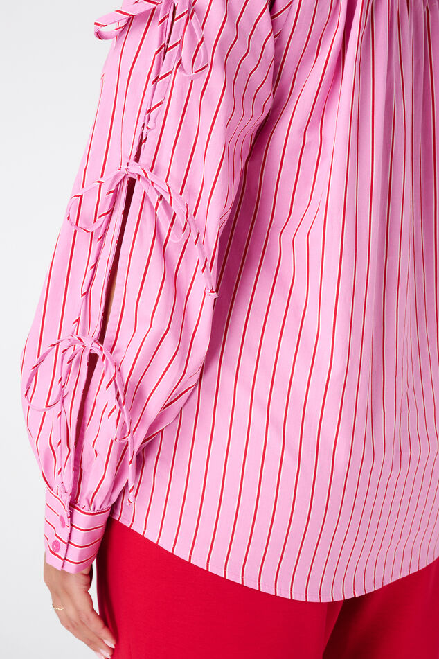 Blusa con lazos como detalle image number 6