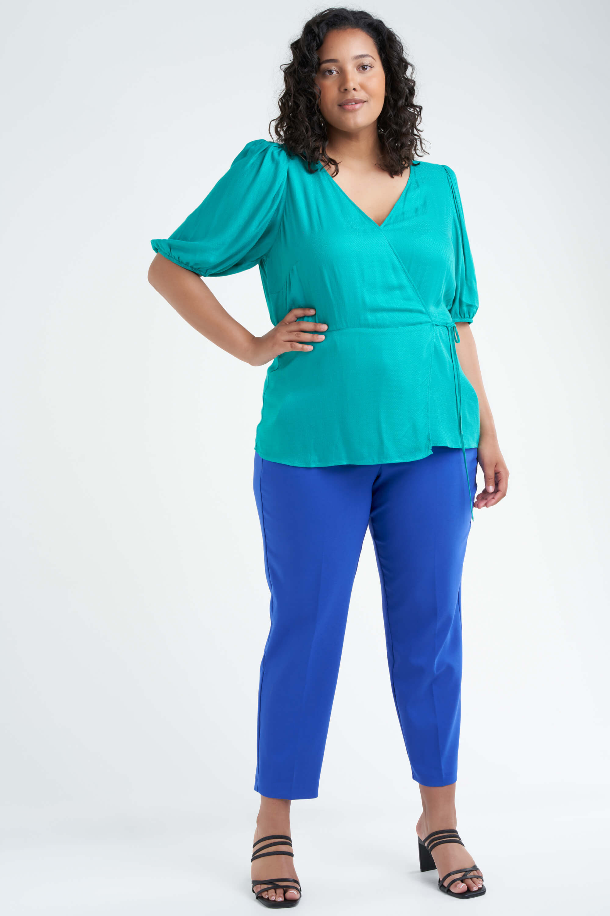 Blusa cruzada con manga abullonada  image number 5