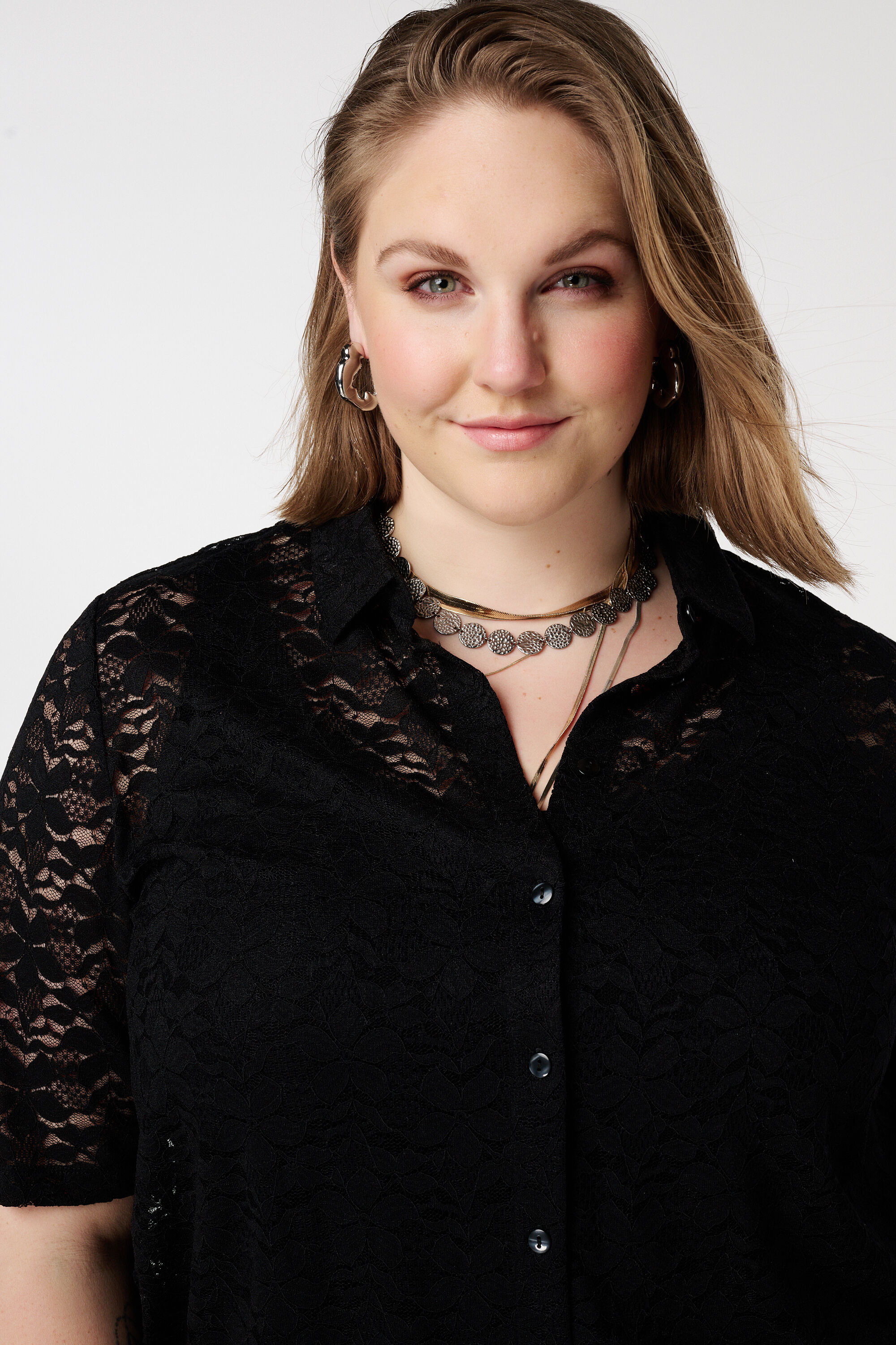 Top de encaje con mangas cortas image number 4