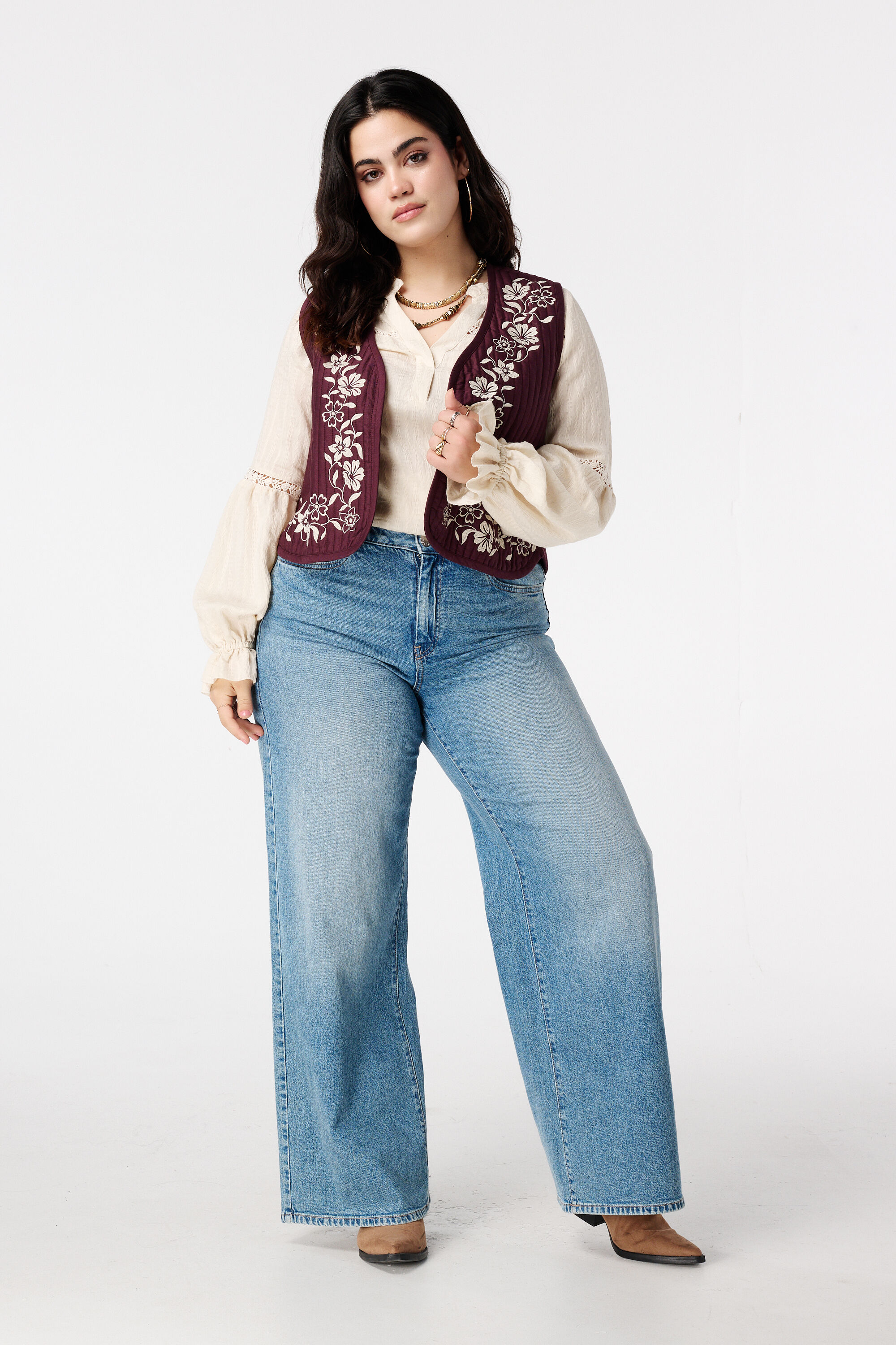 C&aacute;rdigan con bordado image number 5