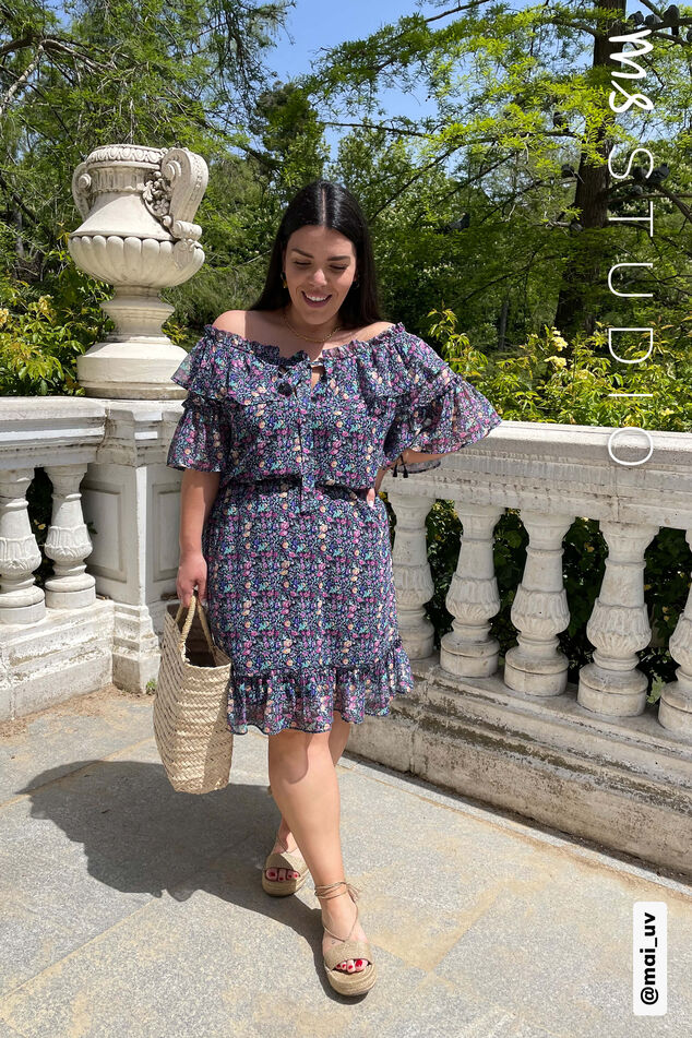 Vestido con los hombros descubiertos image number 0