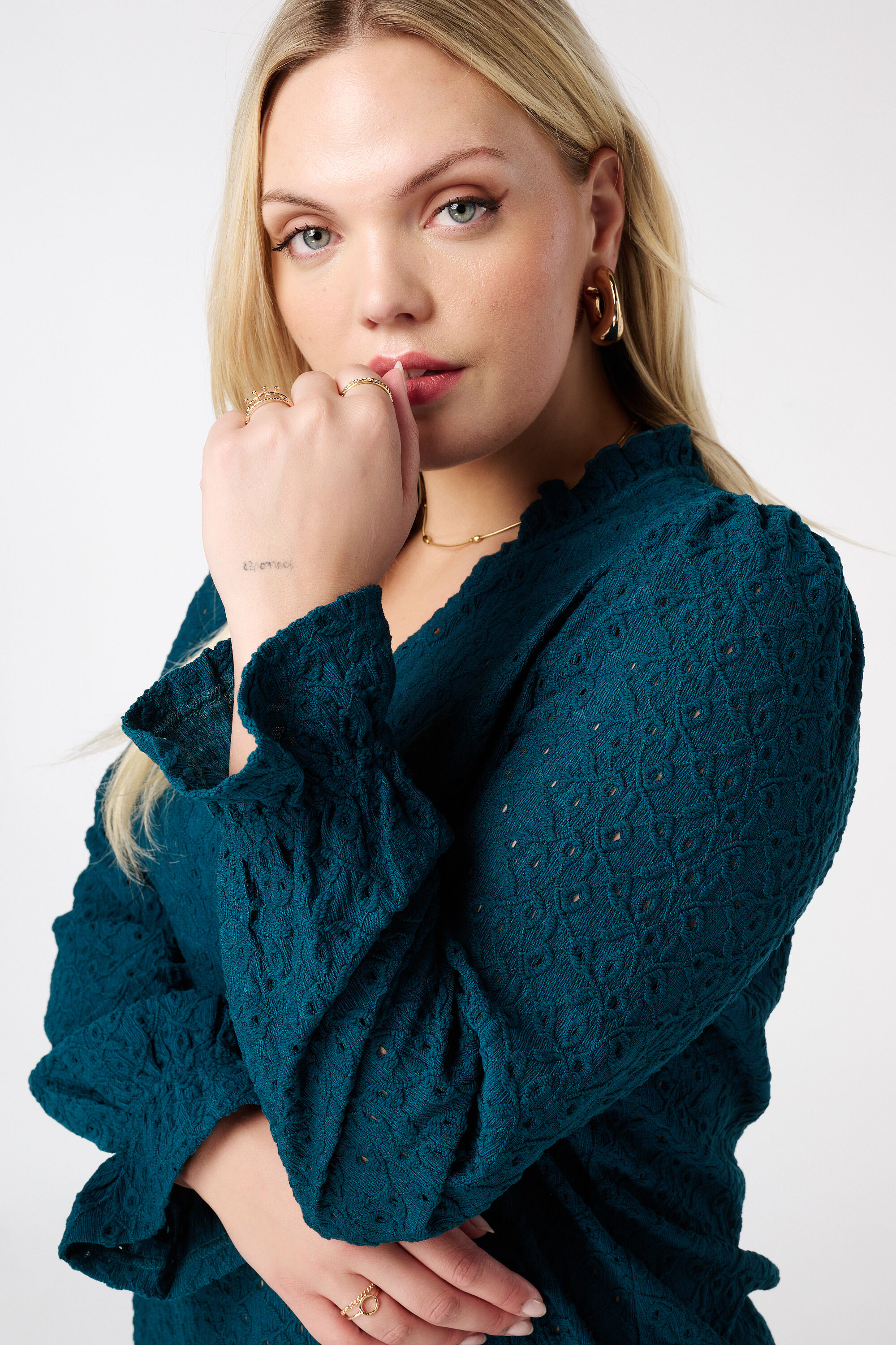 Top con bordado image number 4