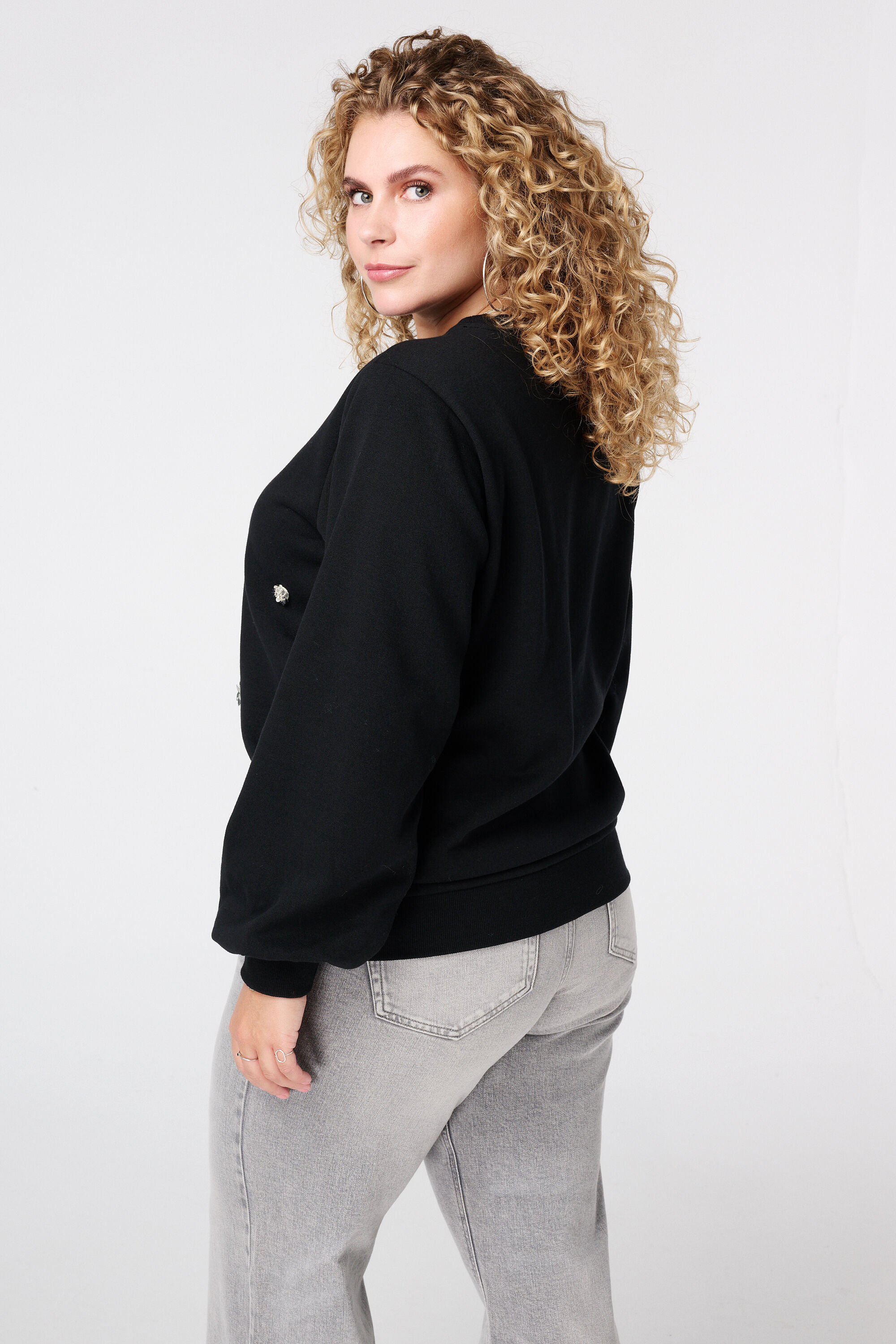 Jersey con flores en 3D image number 3