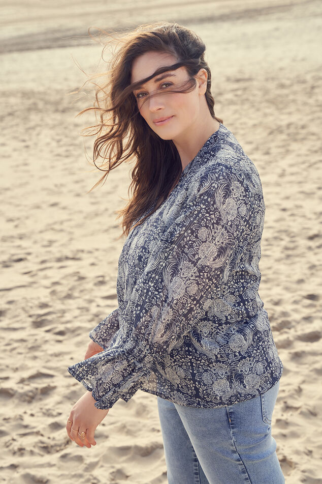 Blusa con mangas con volantes image number 0