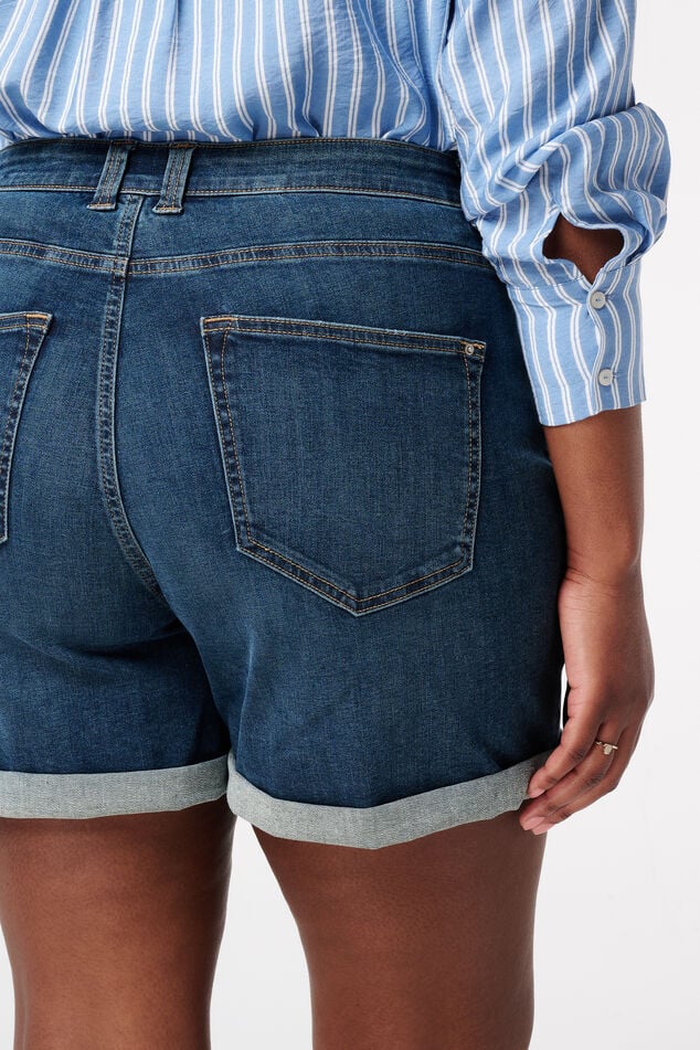 Shorts denim con tejido elástico image number 4