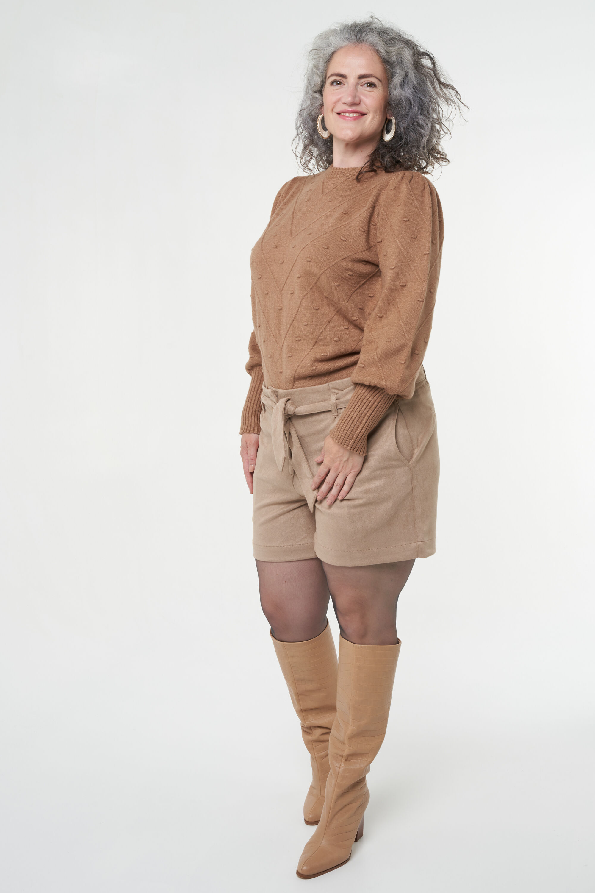 Shorts de imitaci&oacute;n ante con cintur&oacute;n image number 7