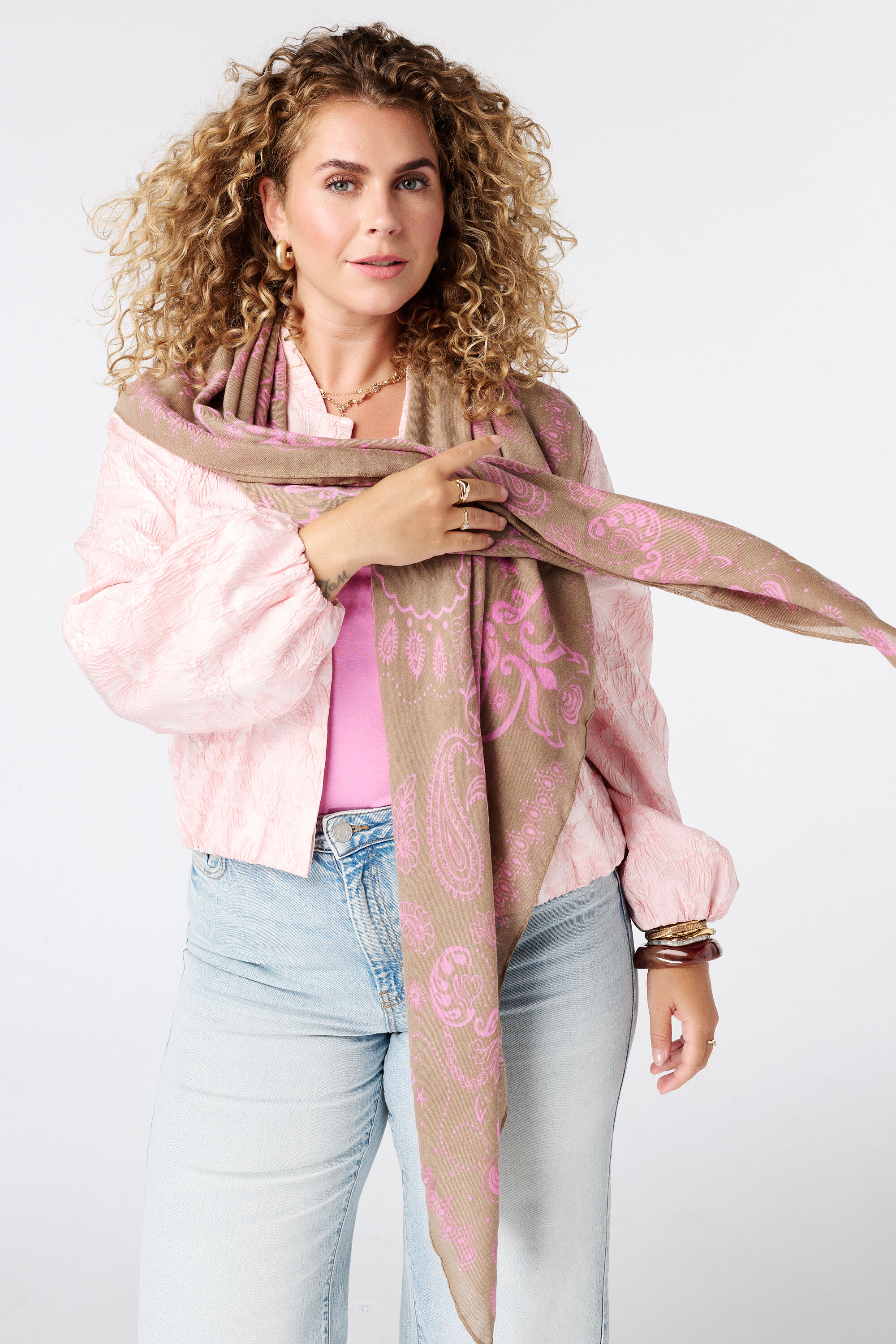 Pa&ntilde;uelo con estampado decorativo