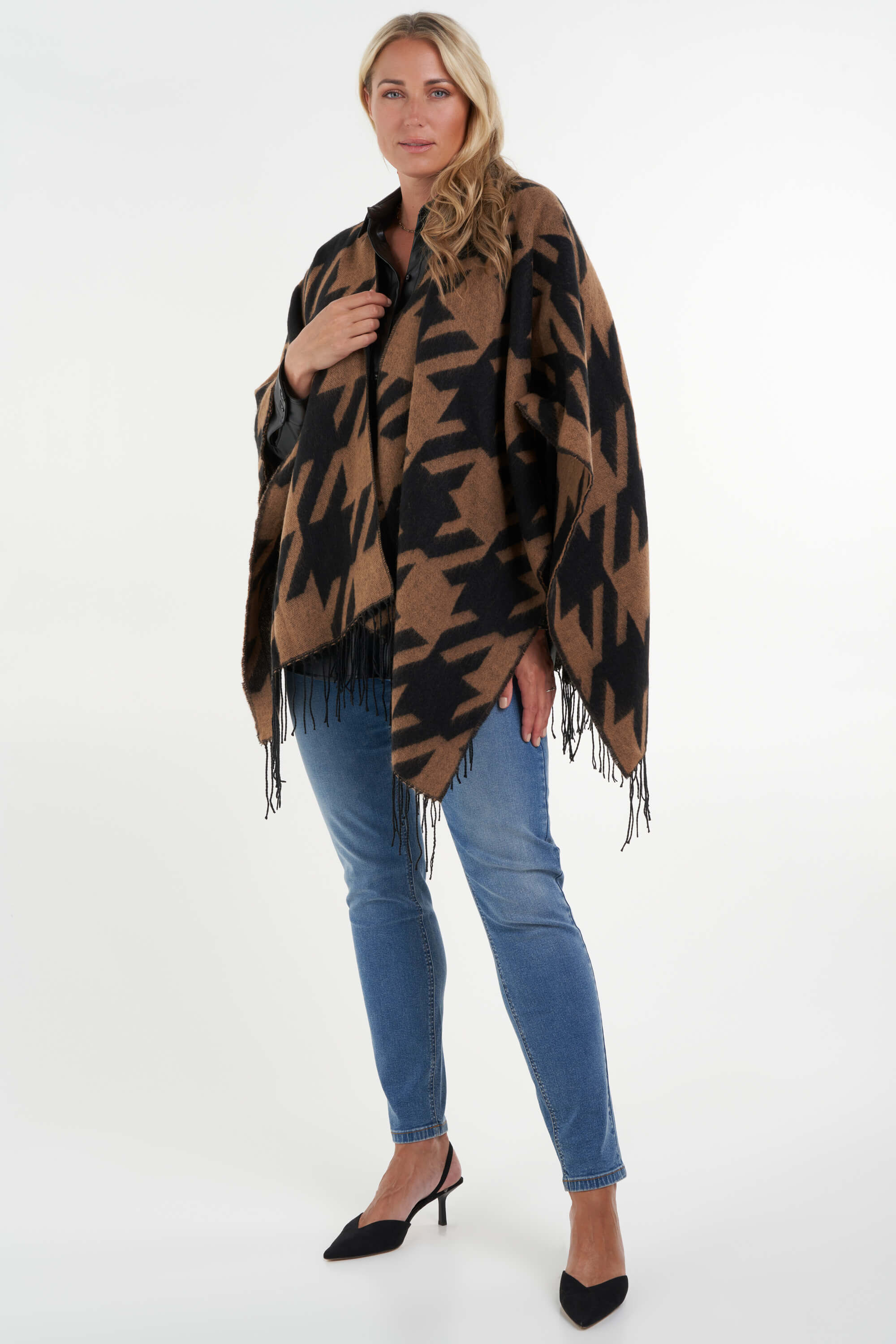 Bufanda con estampado  image number 4