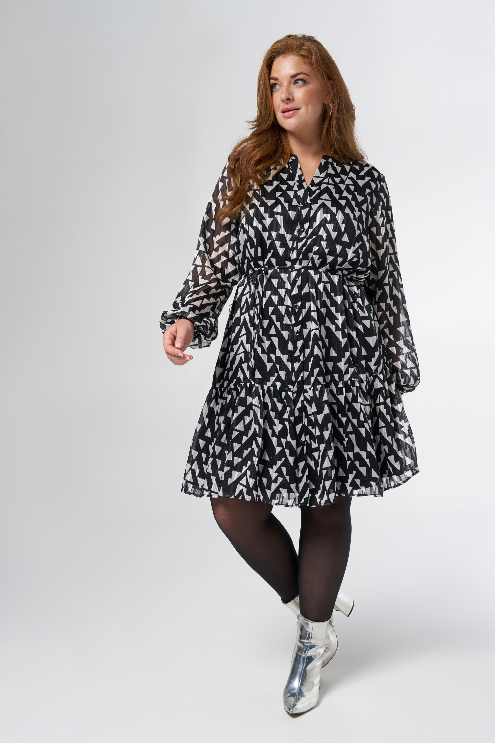 Vestido abotonado con cinto image number 5