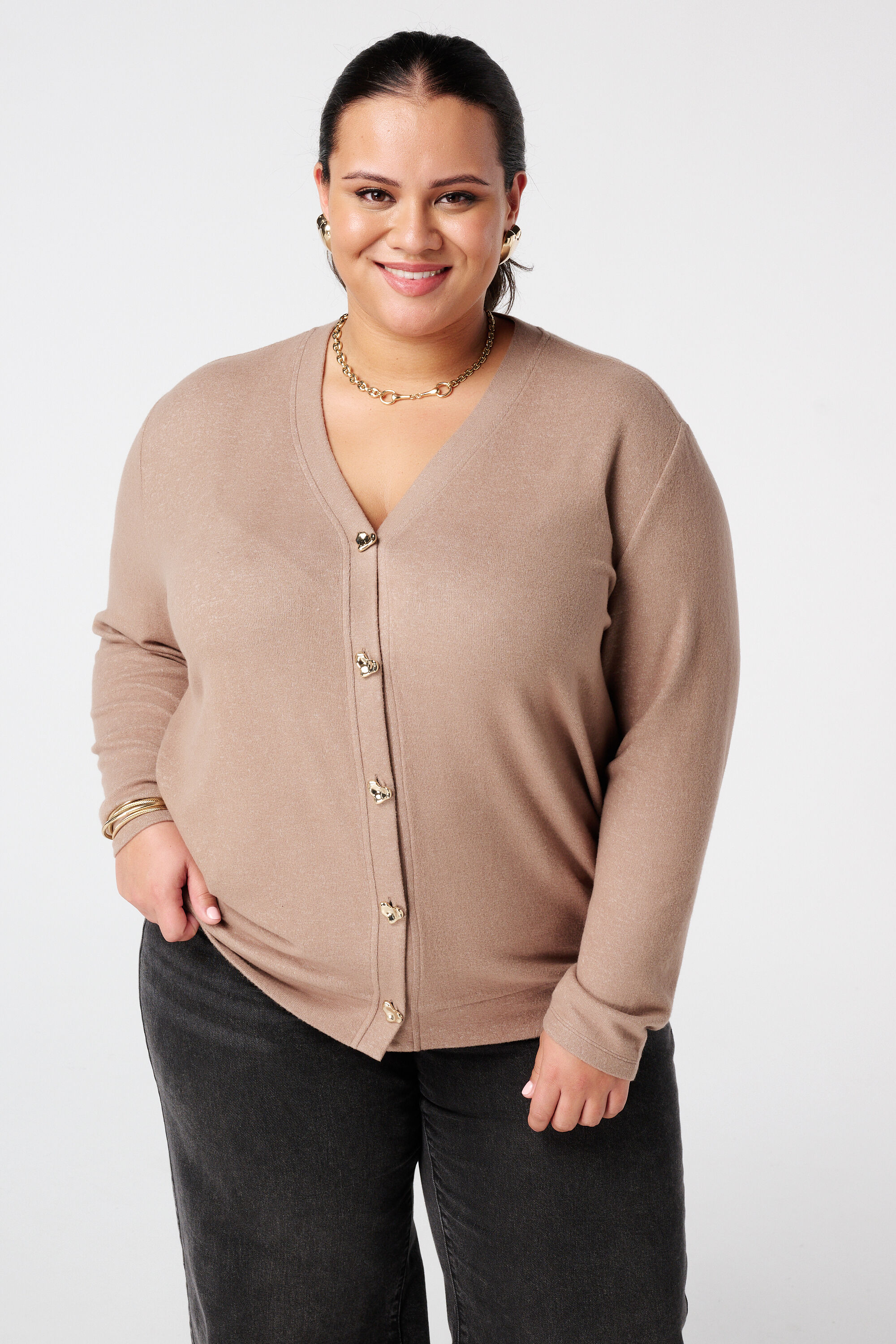 C&aacute;rdigan con botones dorados en forma de coraz&oacute;n