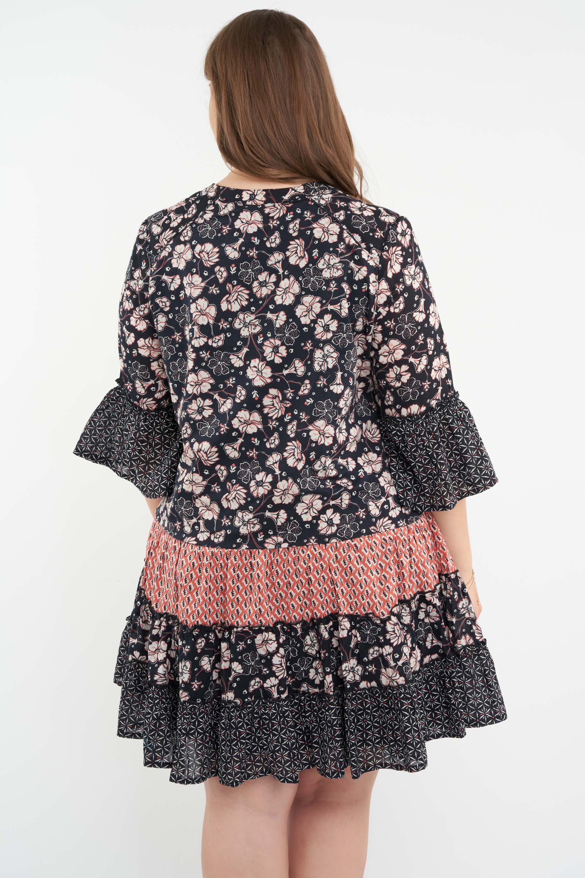 Vestido con un estampado image number 3