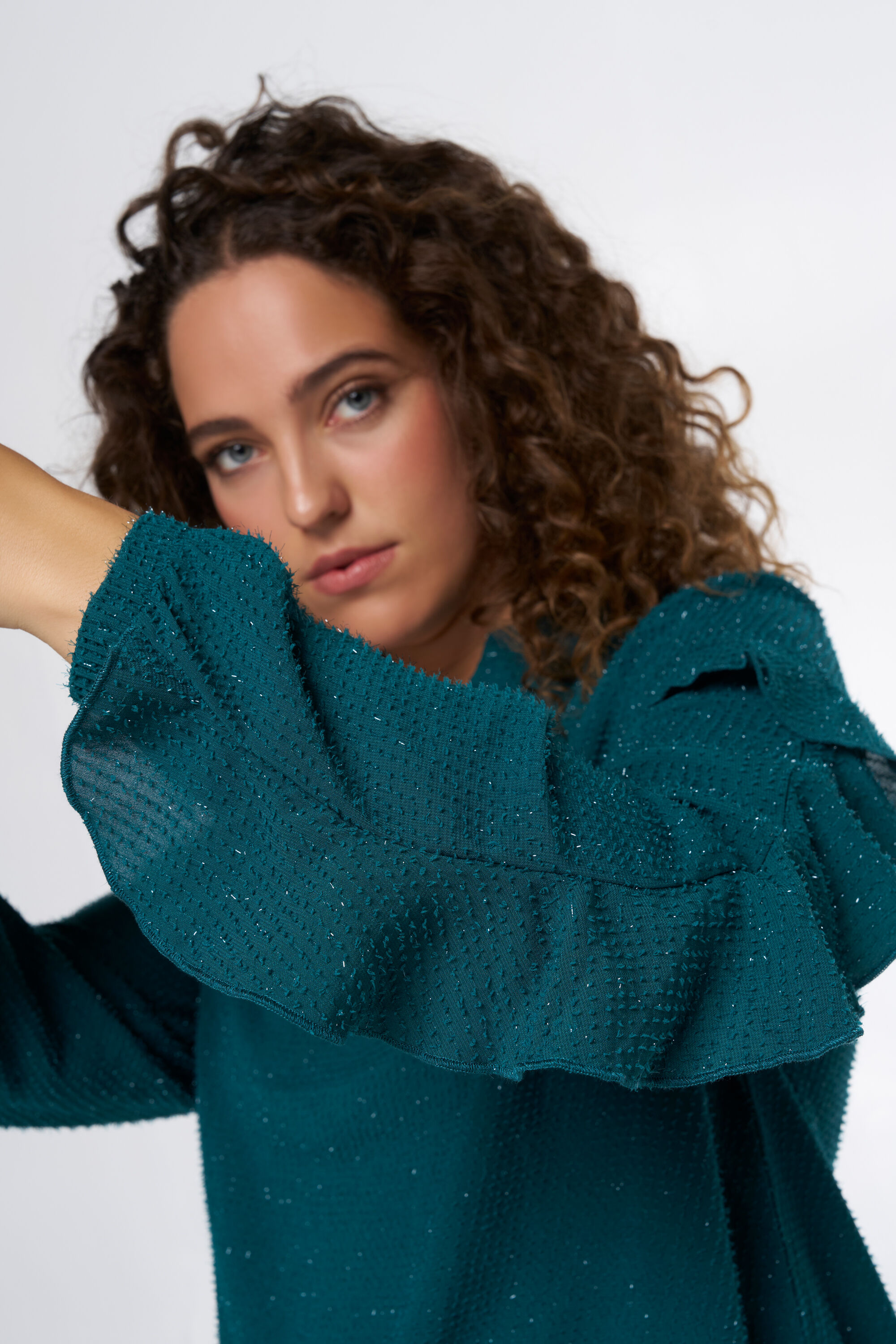 Blusa con volantes image number 4