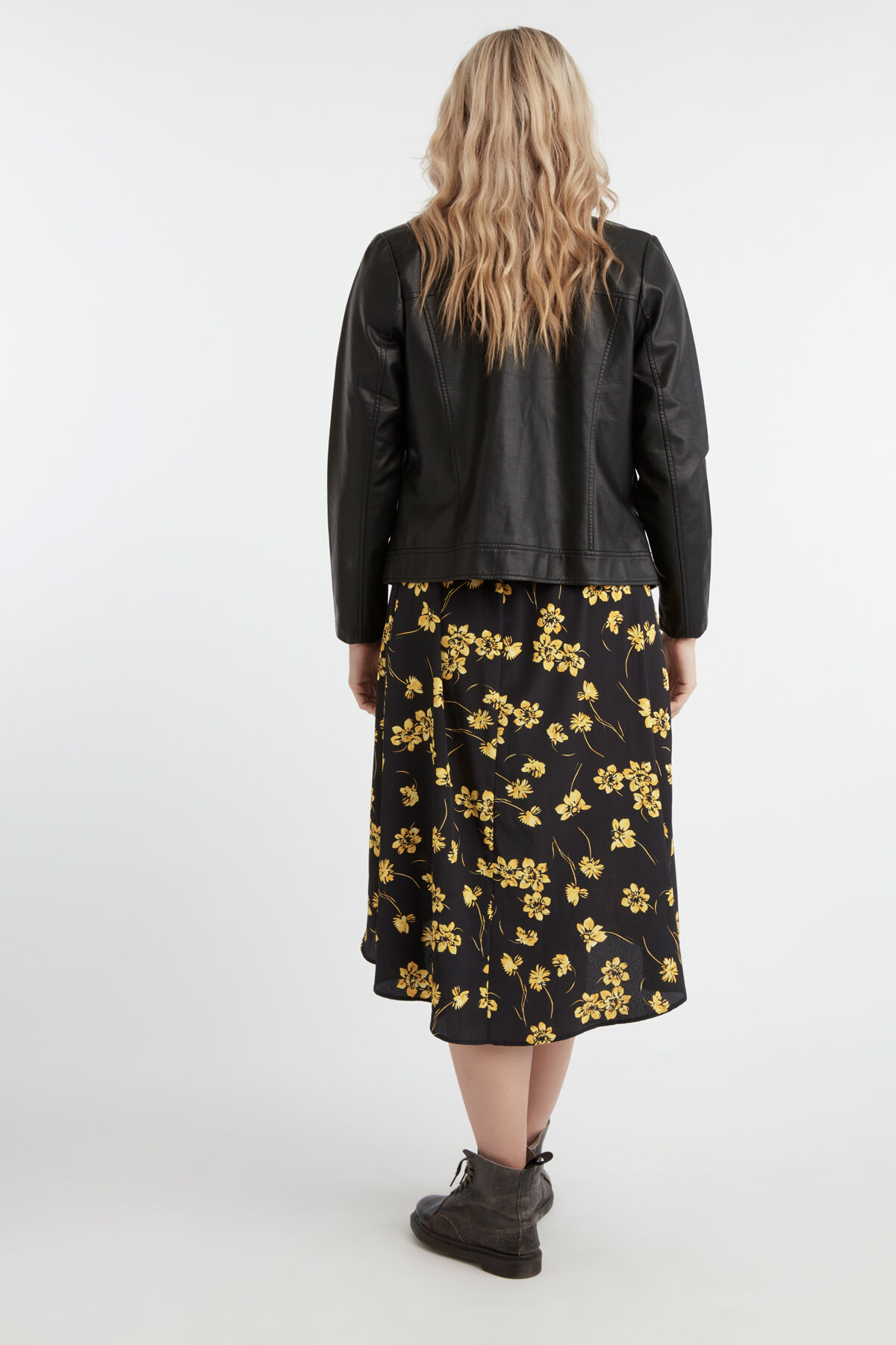 Chaqueta de cuero sint&eacute;tico con broches de presi&oacute;n  image number 5