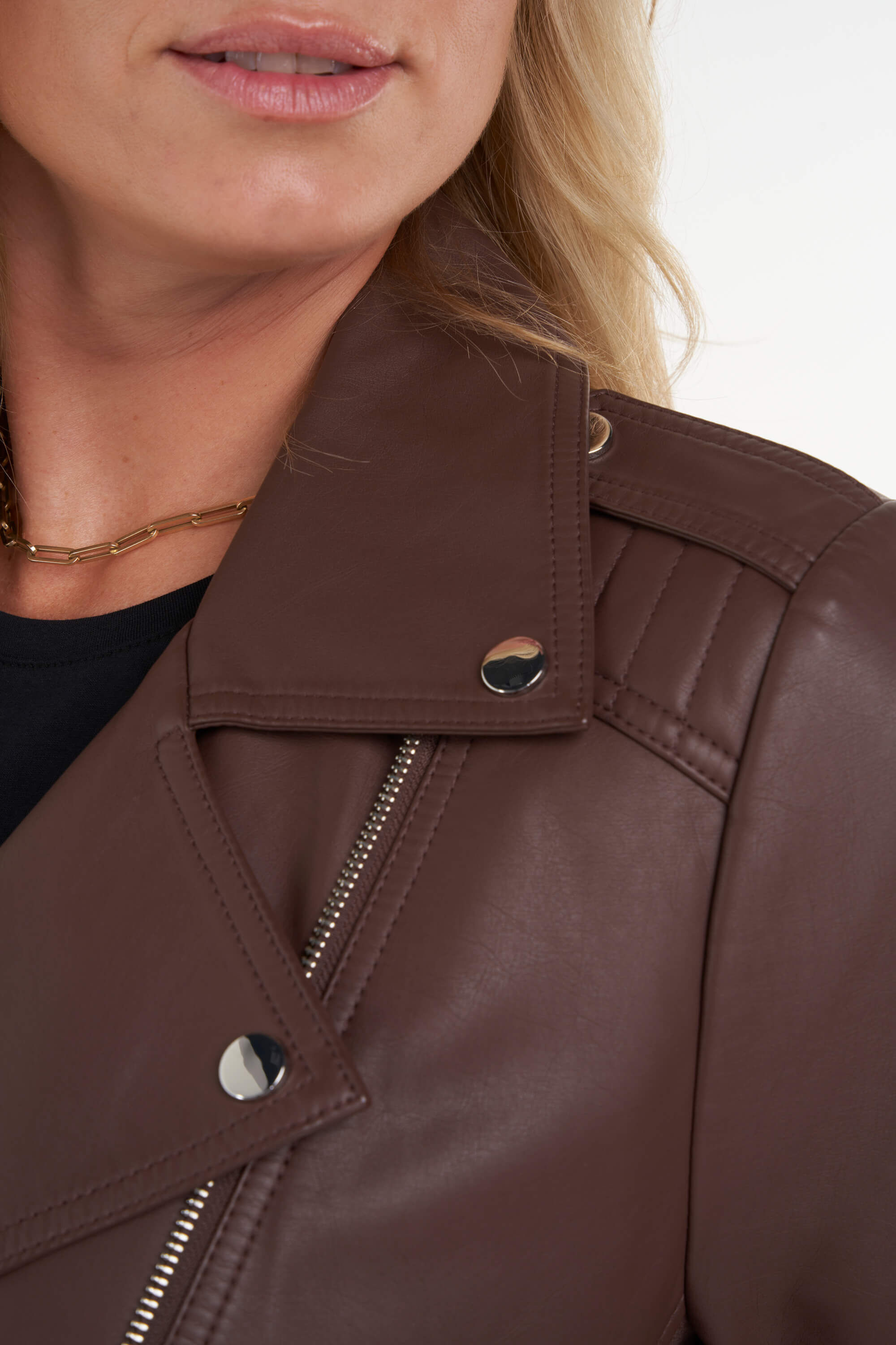 Chaqueta motera de cuero sint&eacute;tico image number 4