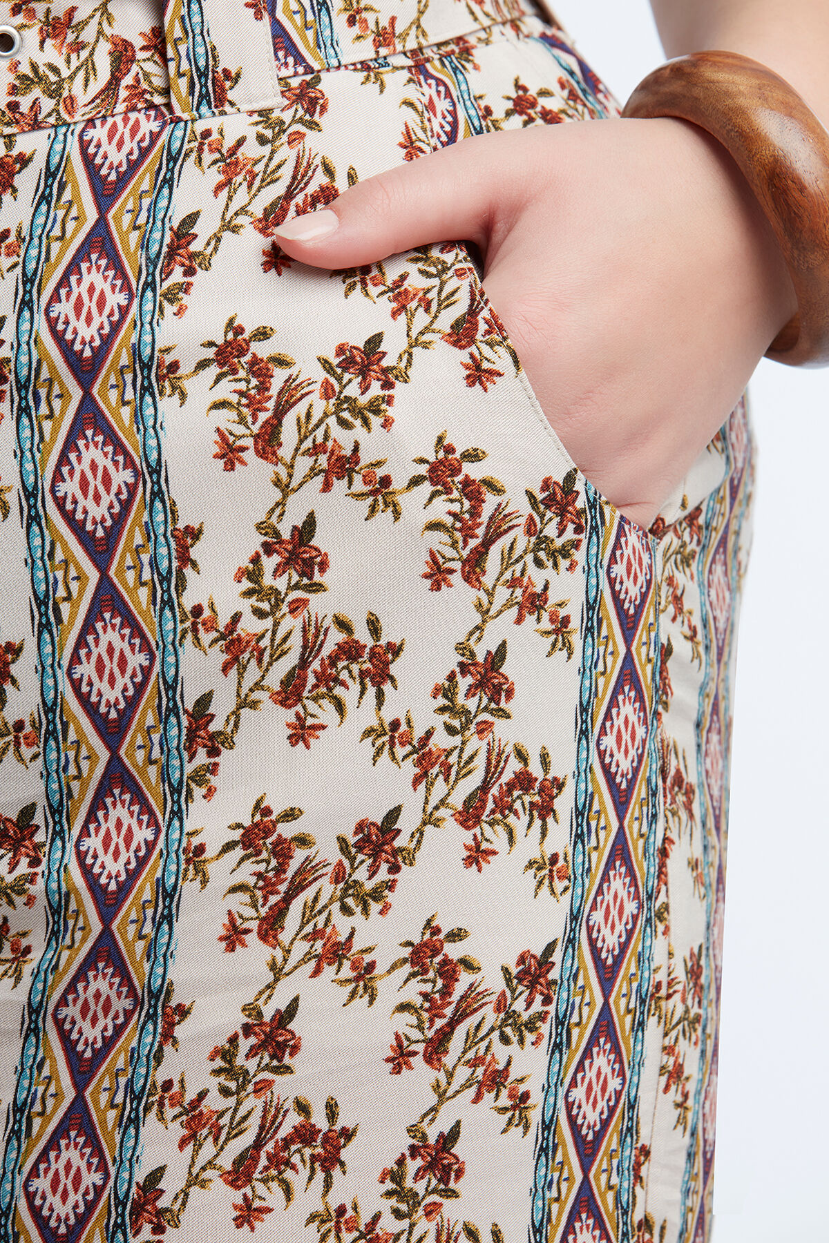 Pantal&oacute;n estampado ancho image number 4