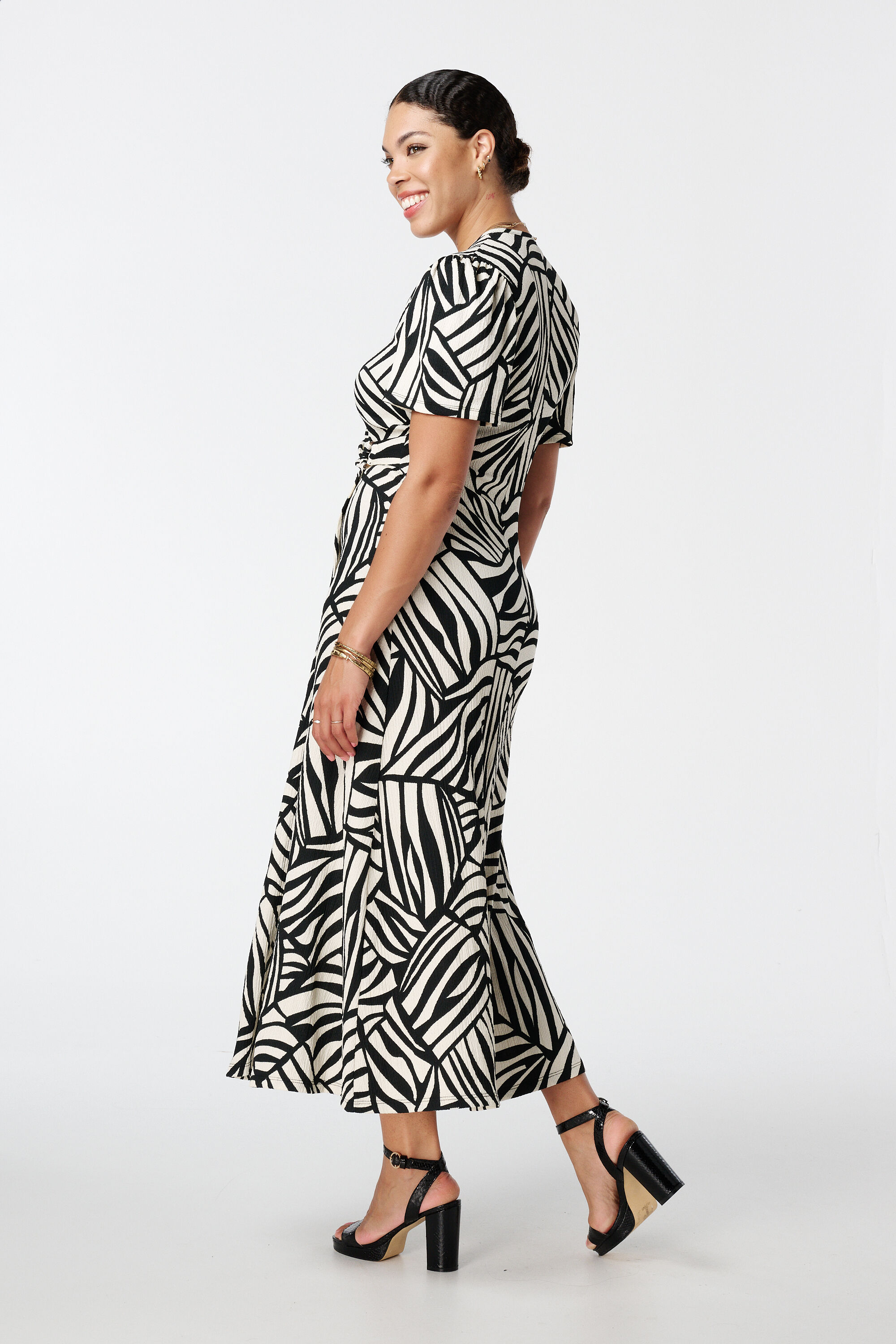 Vestido cruzado con estampado image number 3