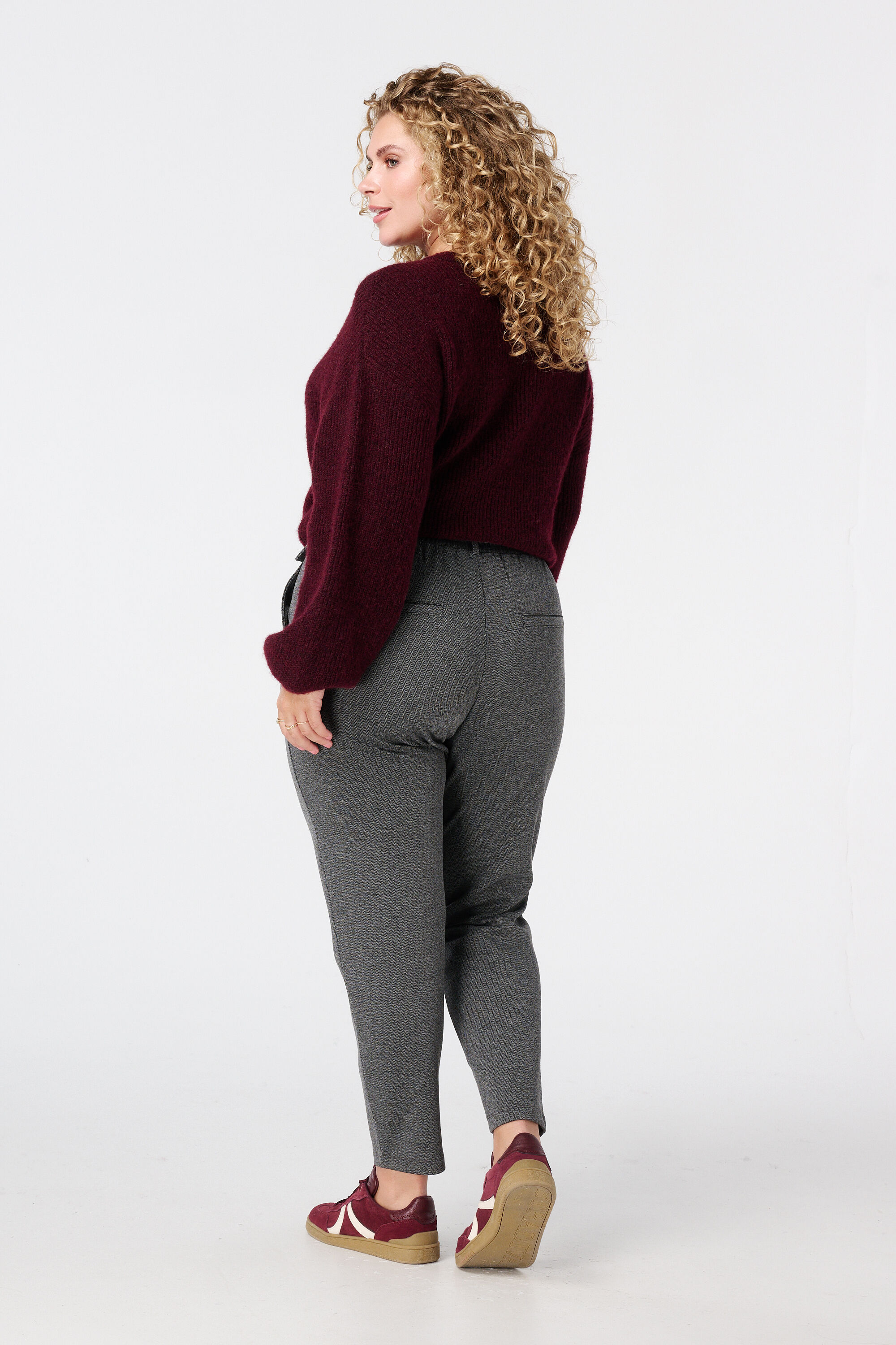 Pantal&oacute;n slim fit con cintur&oacute;n image number 3