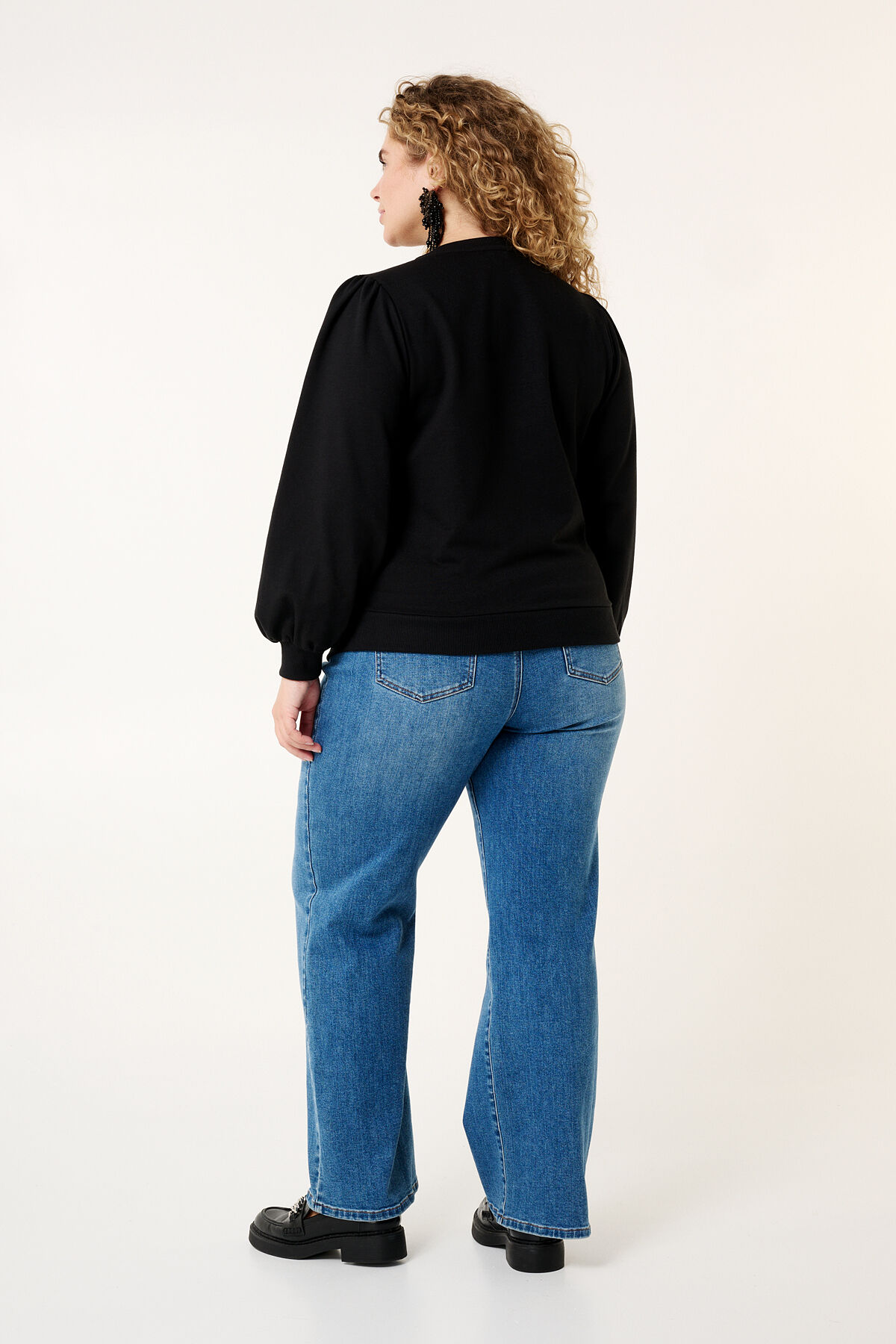 Su&eacute;ter con volantes image number 3