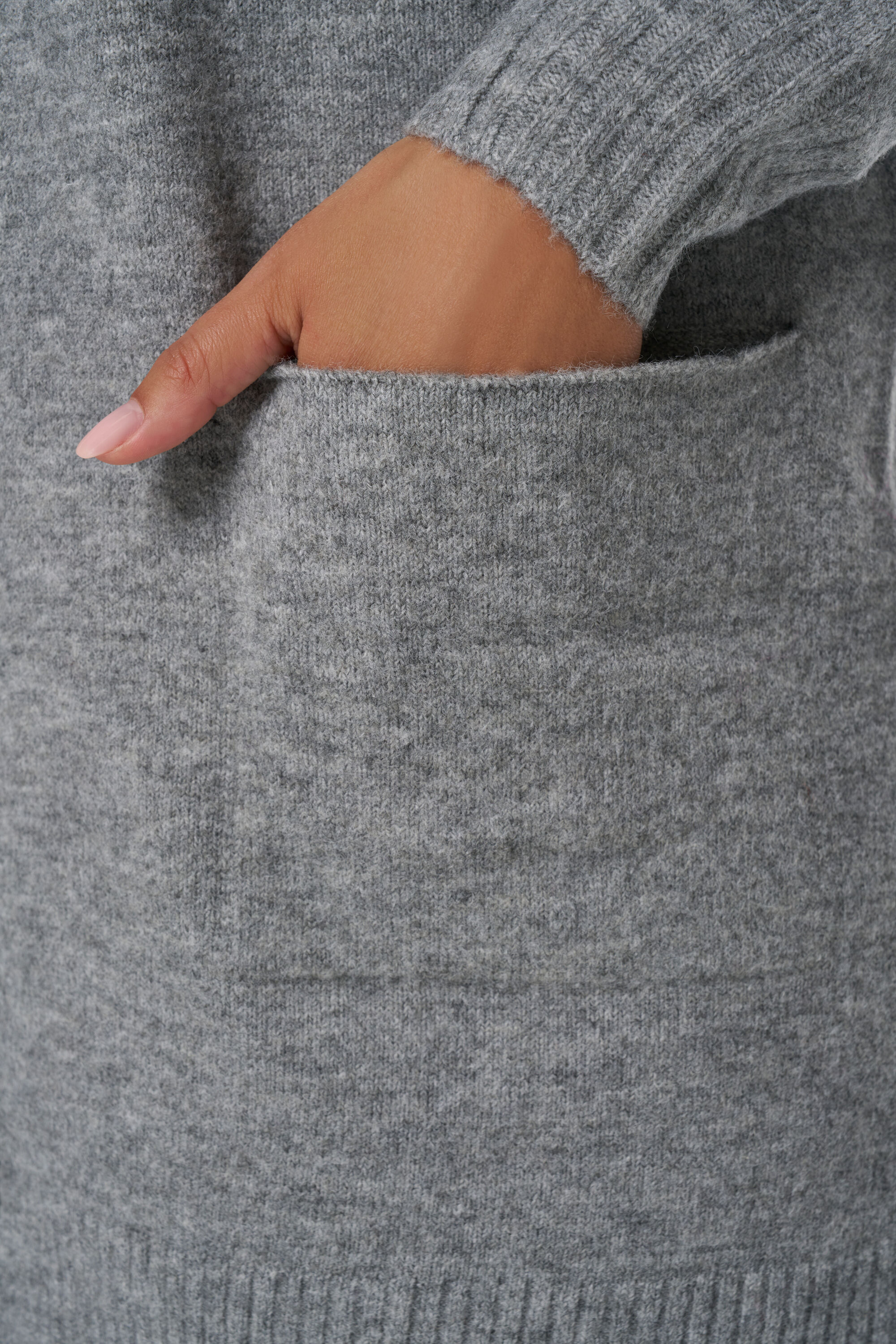 C&aacute;rdigan con bolsillos image number 4