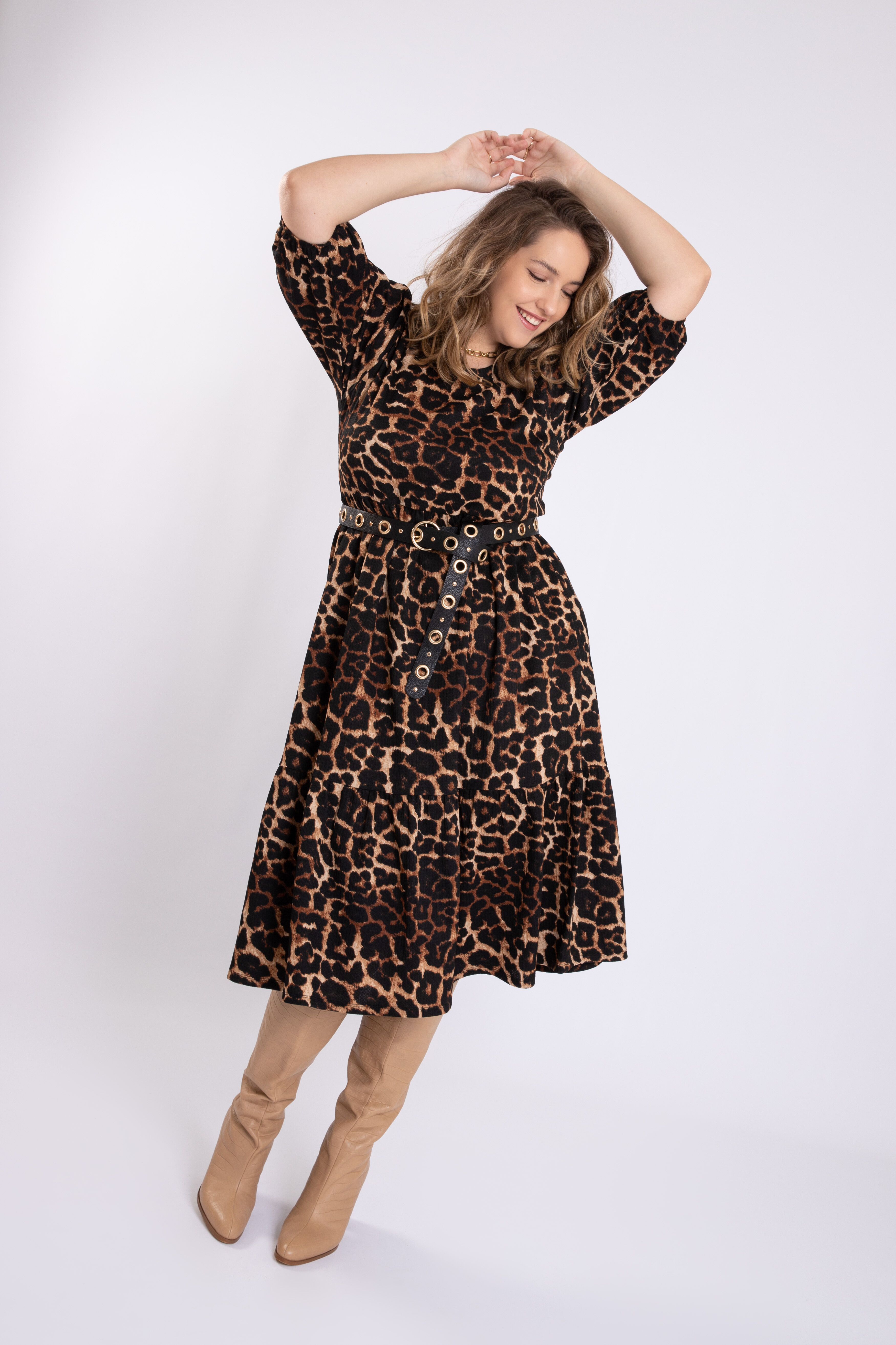 Vestido largo y ancho con estampado   image number 6