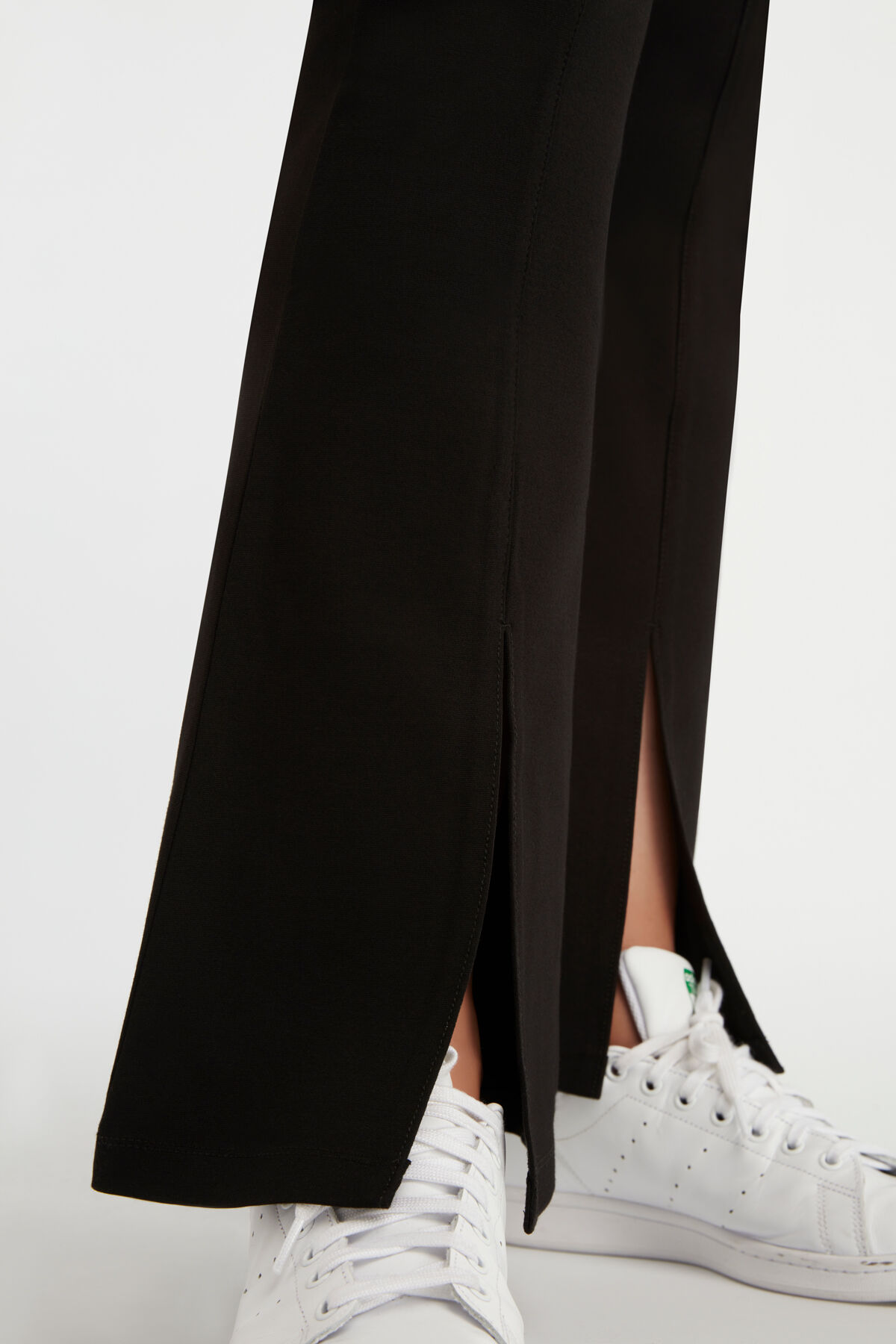 Pantalones acampanados con aberturas image number 4