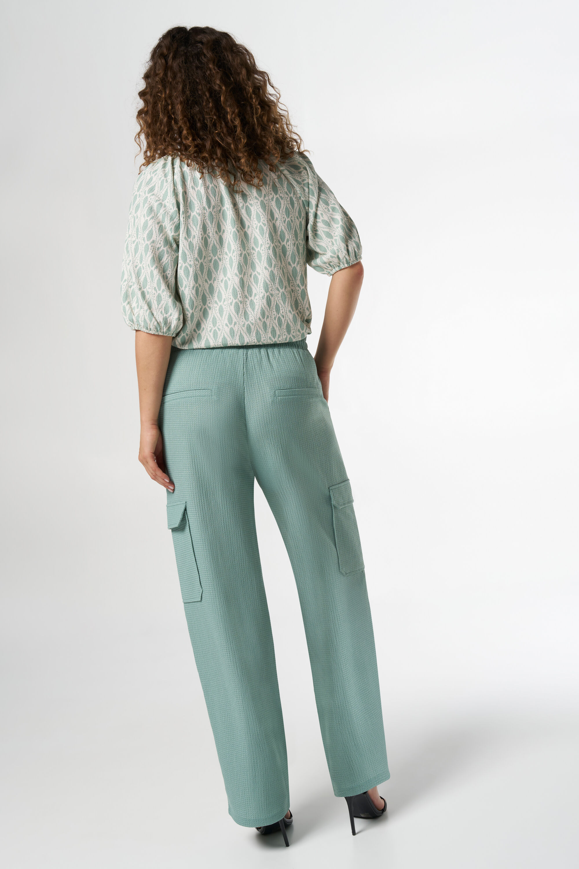 Pantalones cargo  image number 3