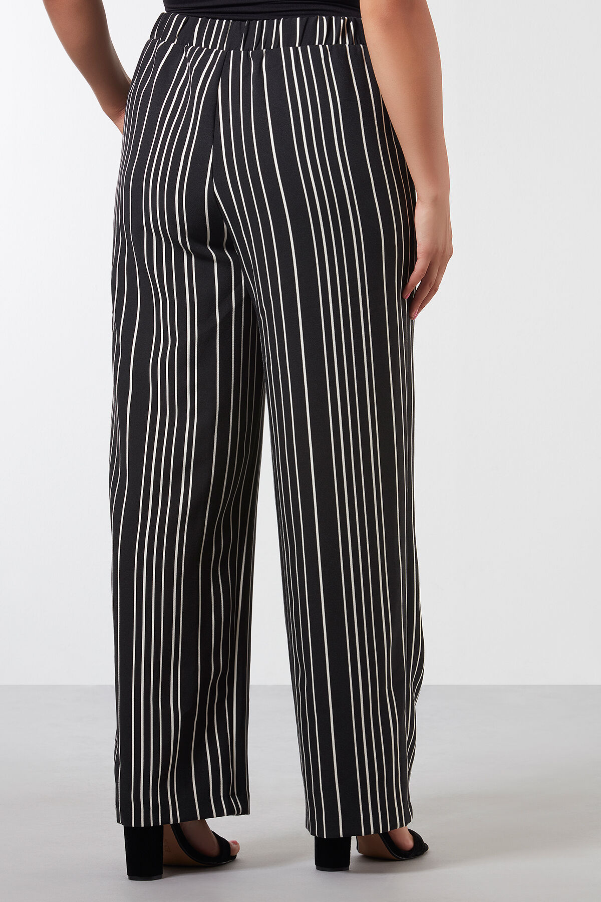 Pantalones anchos de rayas  image number 3