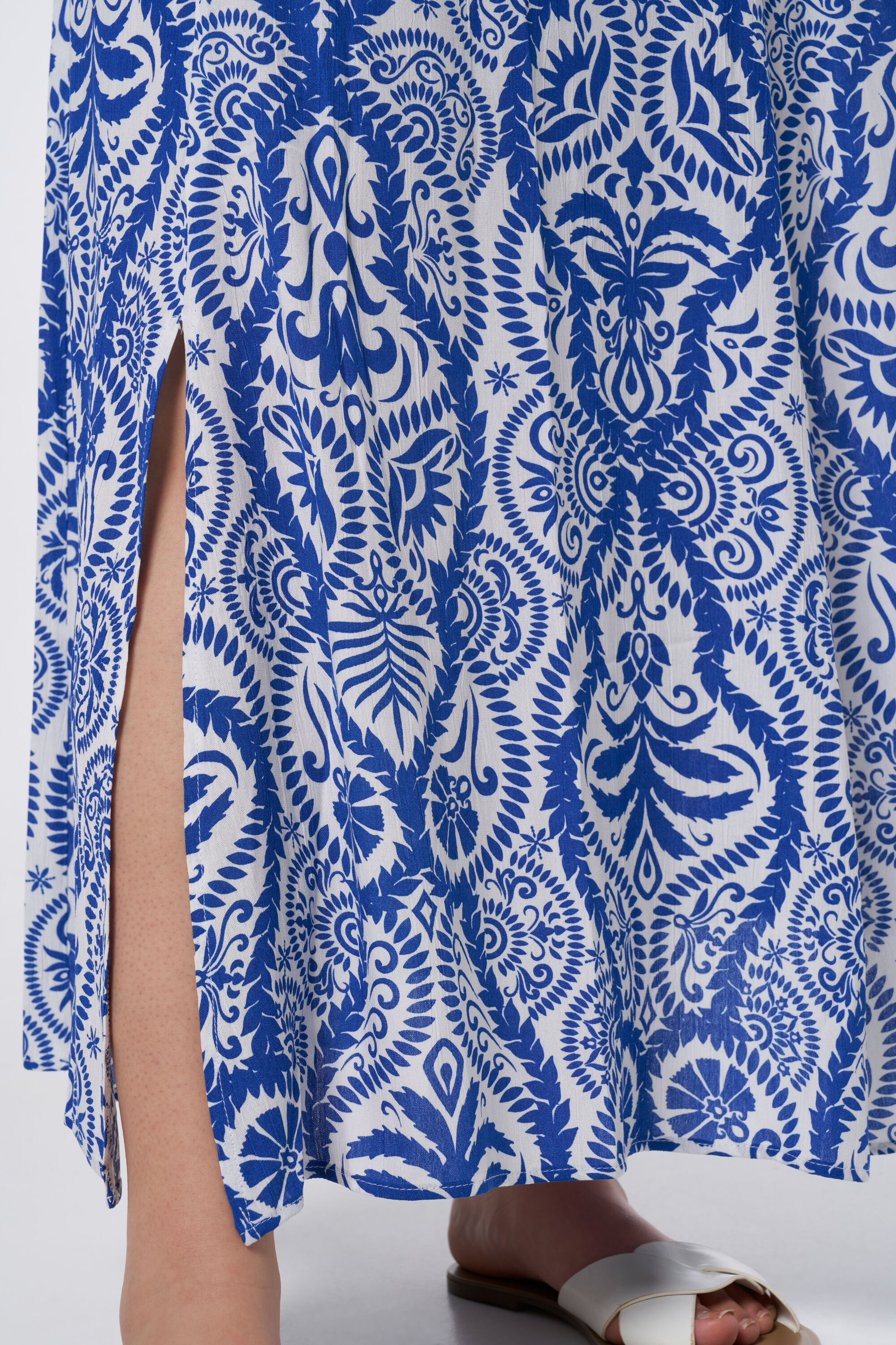 Falda midi con abertura image number 4