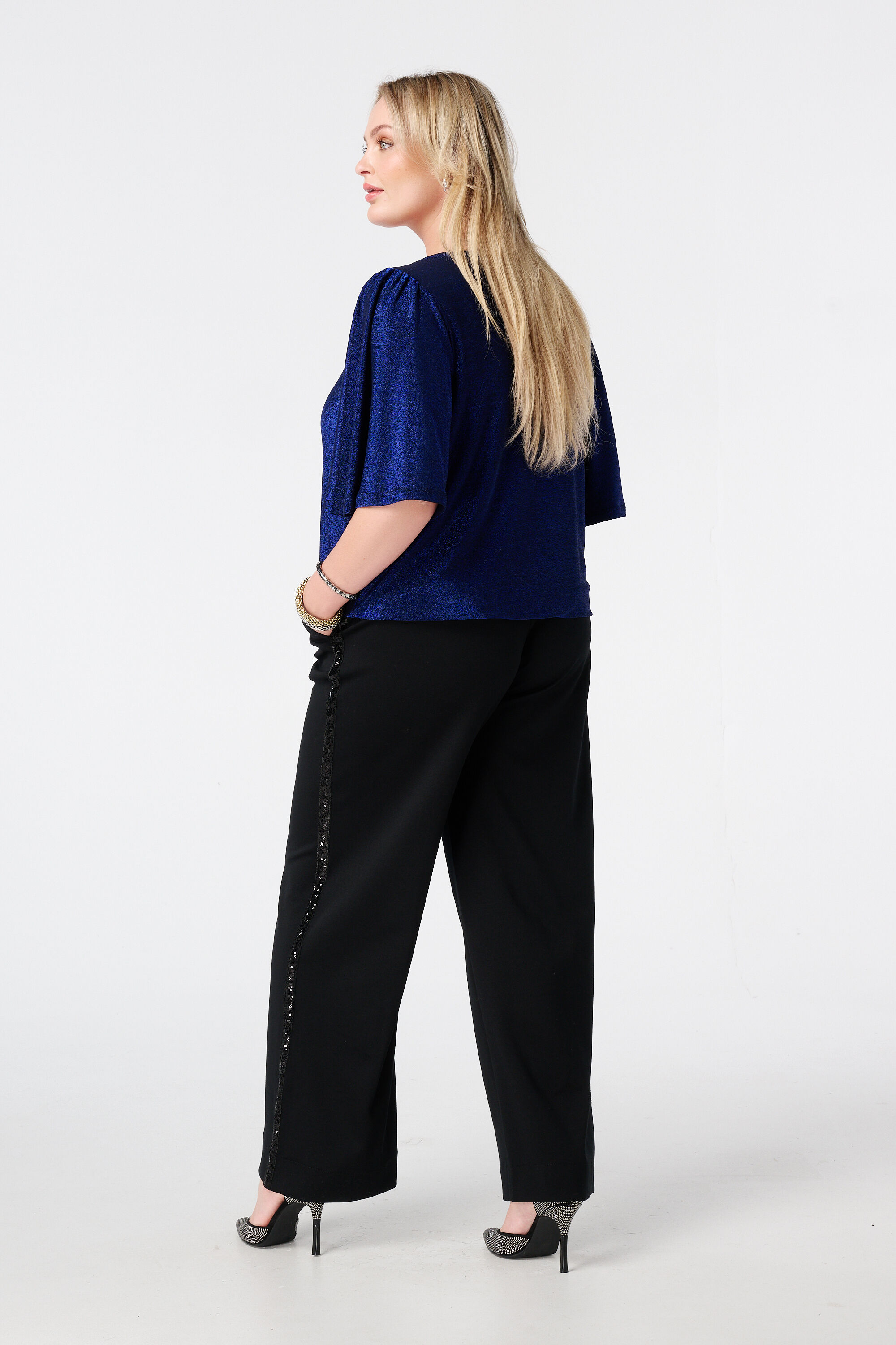 Pantal&oacute;n ancho con elasticidad y raya lateral image number 3