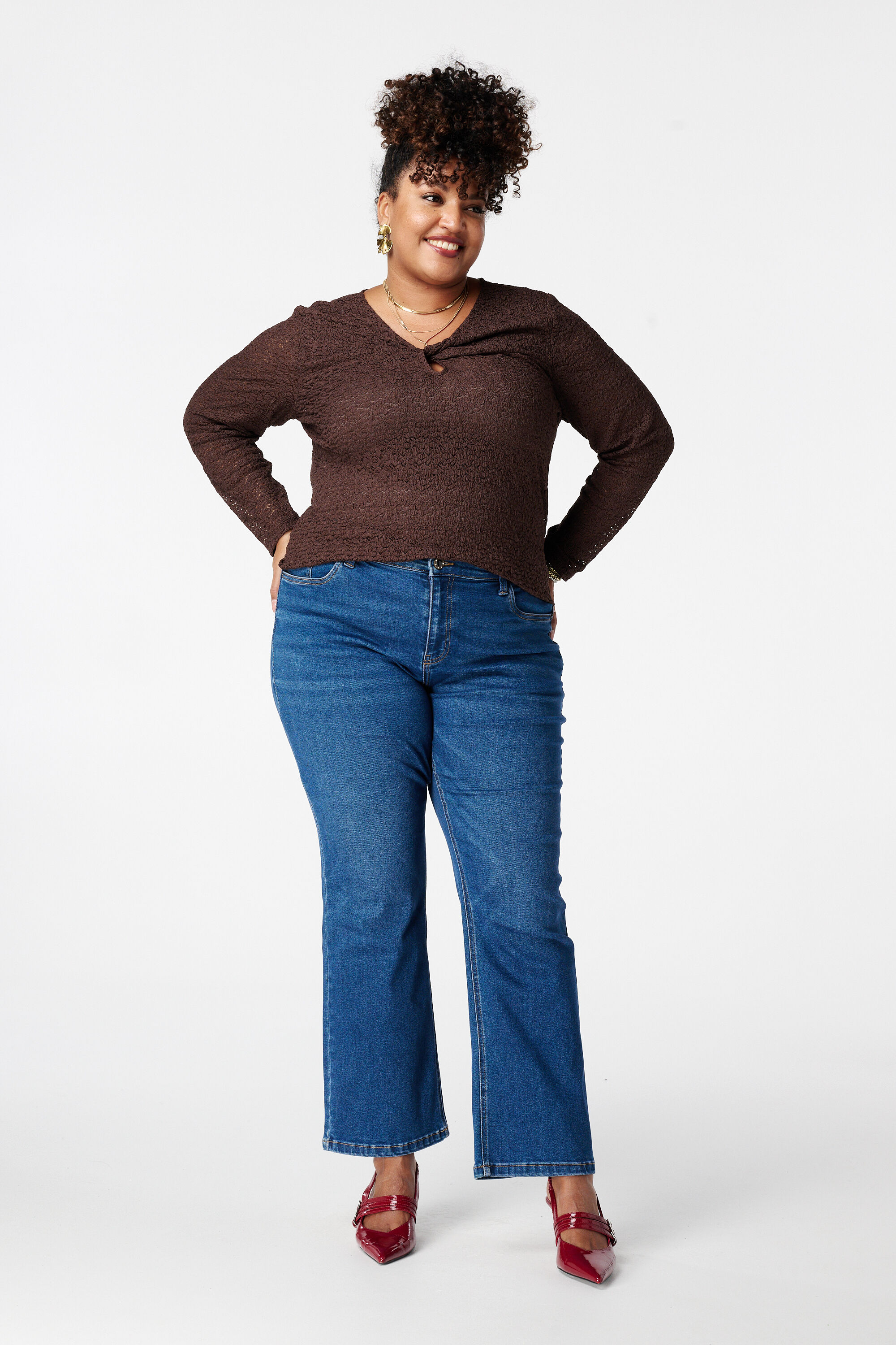 Jeans straight leg con tiro medio