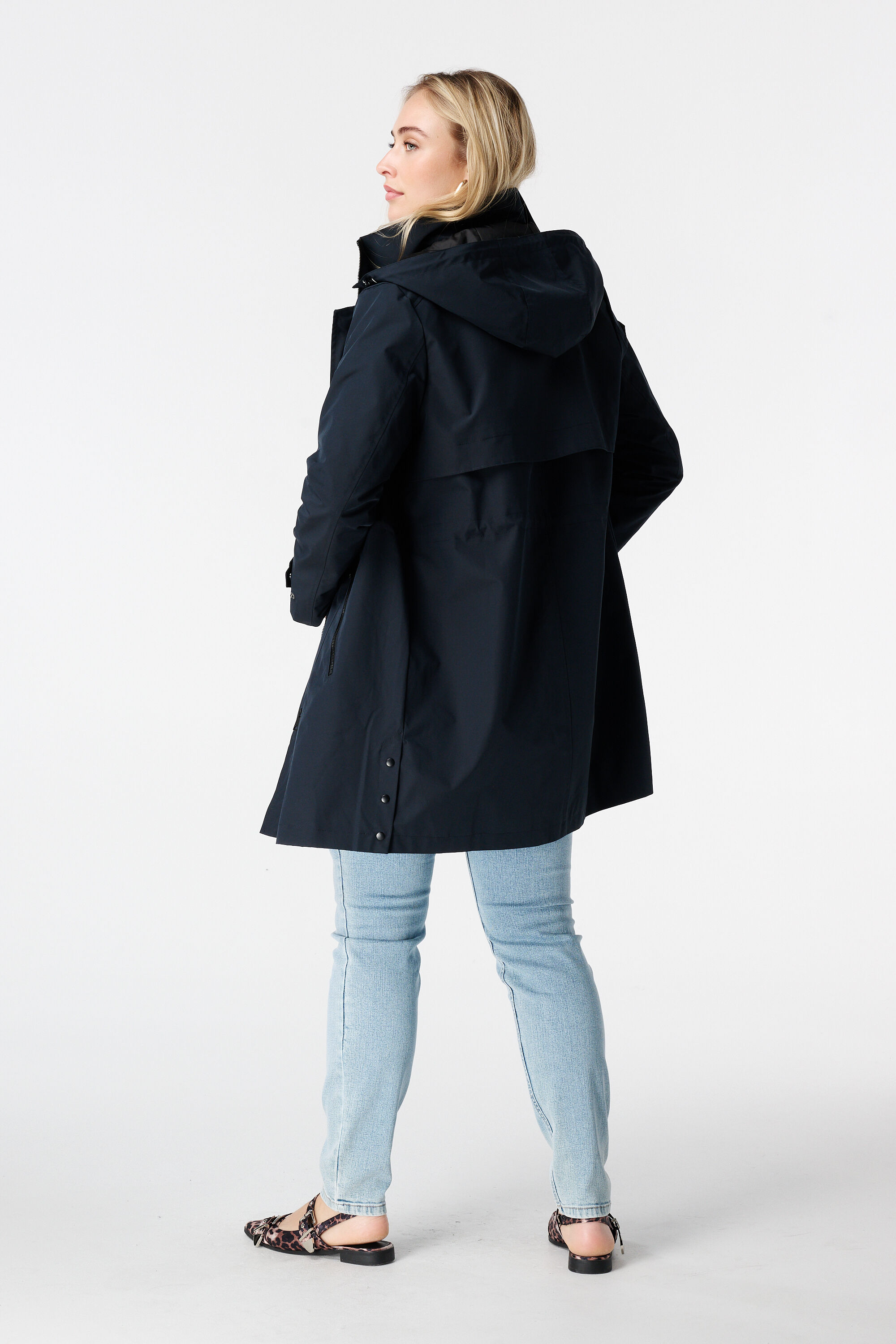 Abrigo acolchado con capucha image number 3